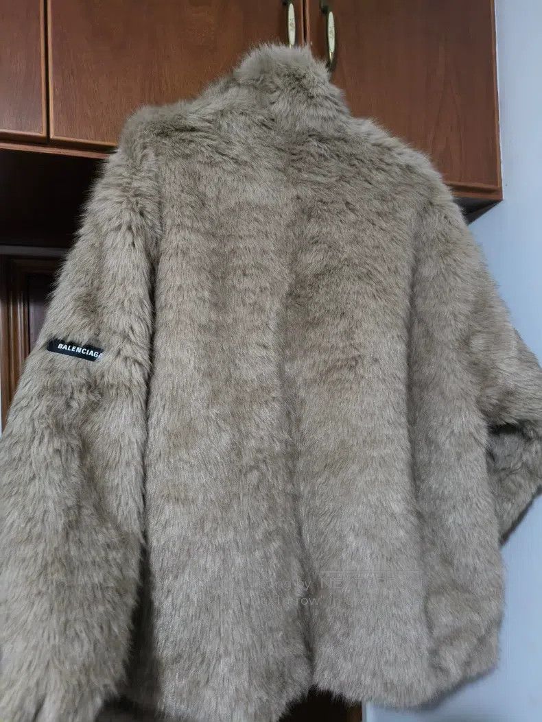 Balenciaga Balenciaga Fake Fur Coat Size XXS / US 00 / IT 34 - 2 Thumbnail