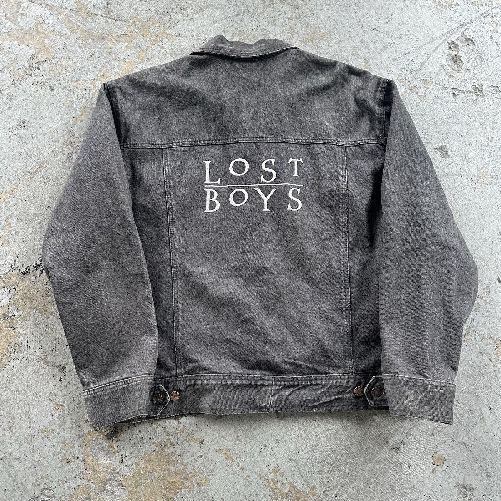 Jeff Hamilton × Vintage Vintage 80s Jeff Hamilton Lost Boys Cast & Crew Denim Jacket Size US XL / EU 56 / 4 - 2 Thumbnail