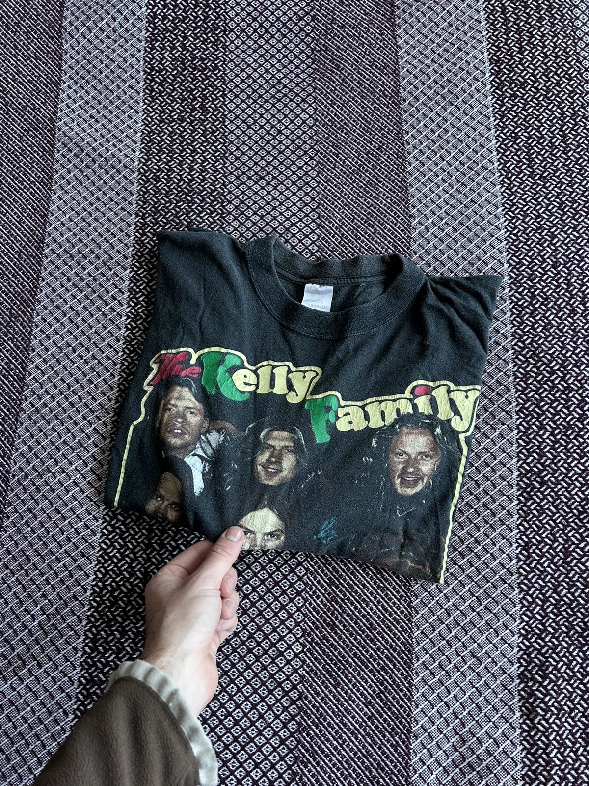 Vintage Vintage Merch The Kelly Family Face Printed 90s Tee Rare Y2K Size US L / EU 52-54 / 3 - 14 Thumbnail