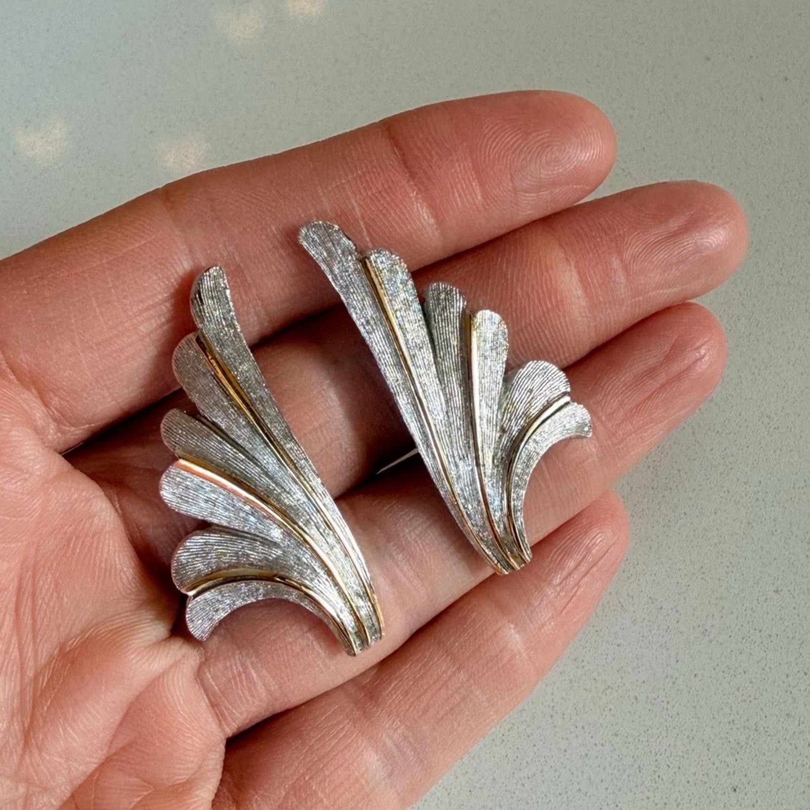 Dior Vintage Christian Dior Two-Tone Leaf Pierced Earrings Rare Size ONE SIZE - 1 Thumbnail