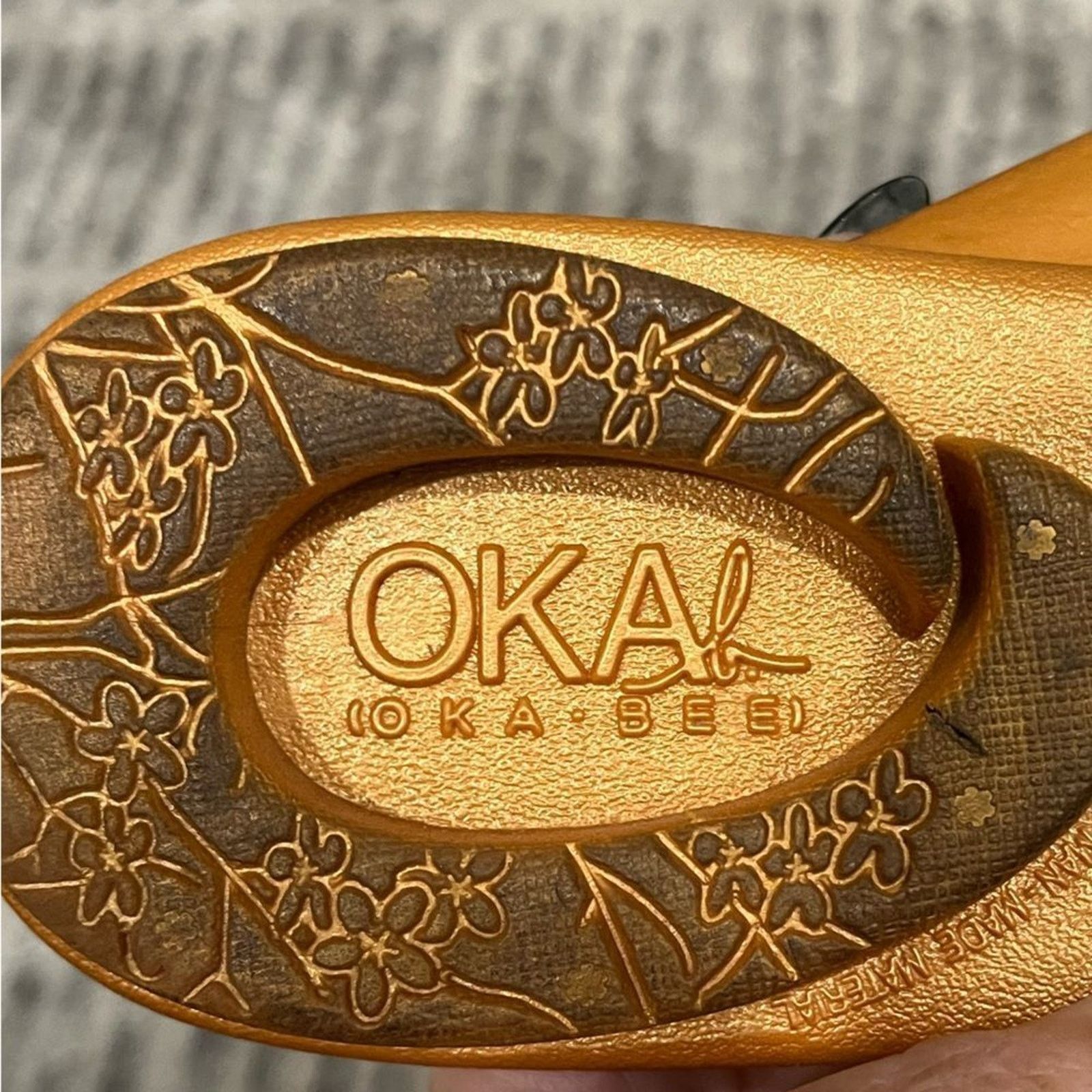 Vintage Oka B Flip Flops Sandals Side Heel Cup Gold Size 8 Size US 8 / IT 38 - 5 Thumbnail