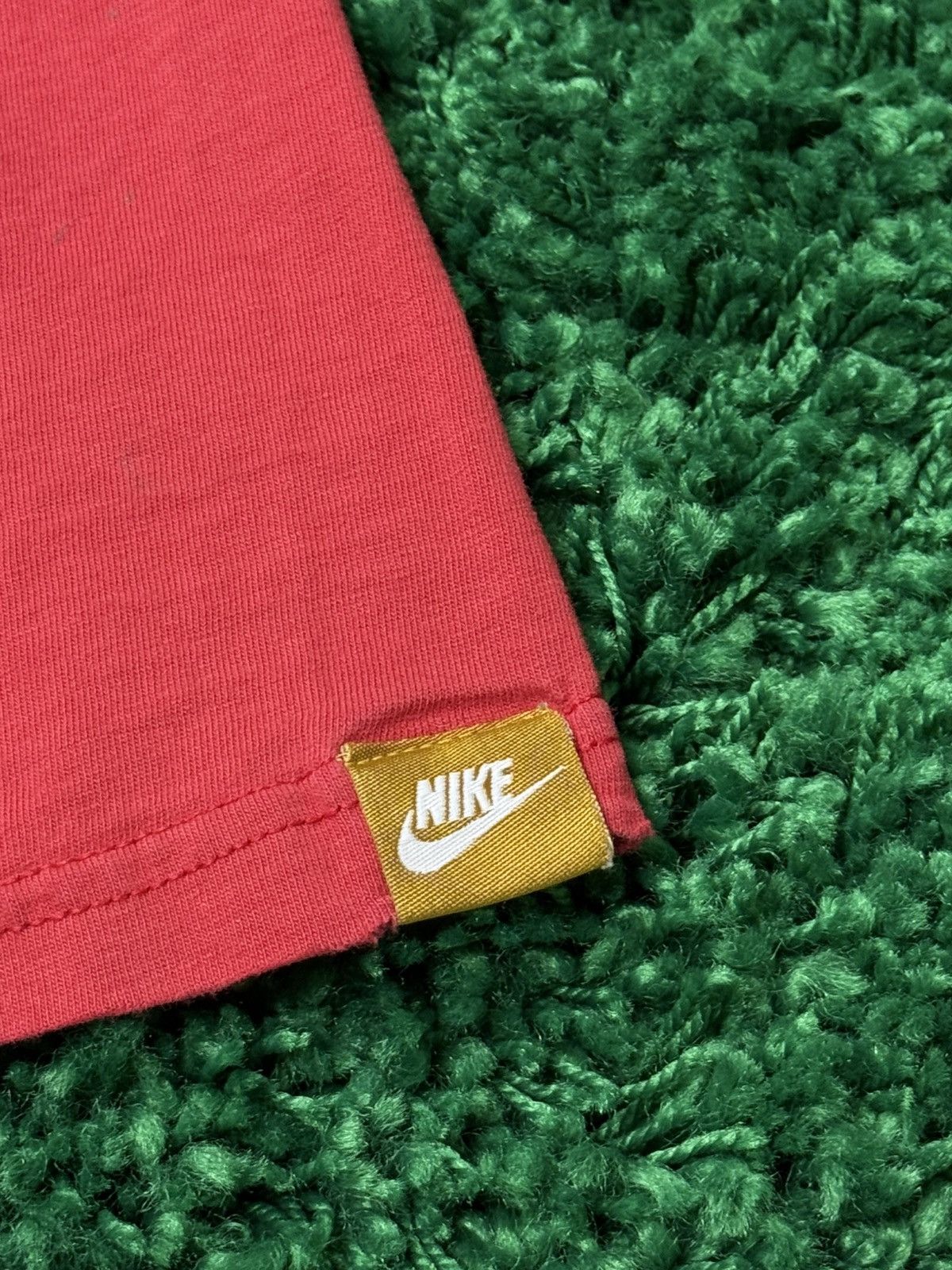 Nike Vintage Nike Silver Tag Red Blue Arc Logo Swoosh Tee XL Size US XL / EU 56 / 4 - 5 Thumbnail