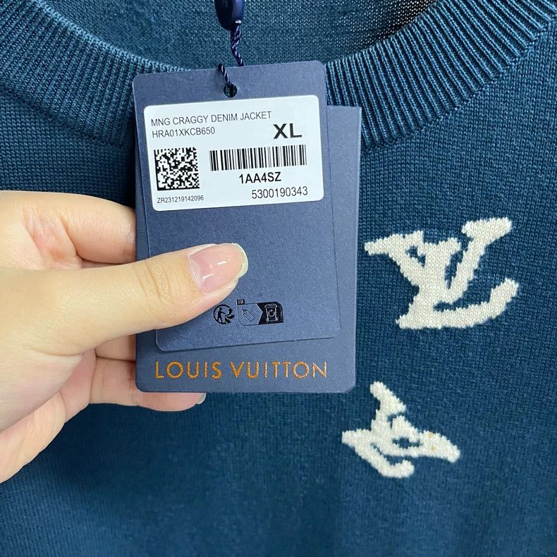 Louis Vuitton Louis Vuitton Blue logo graphic short sleeve T-shirt Size US XL / EU 56 / 4 - 3 Thumbnail