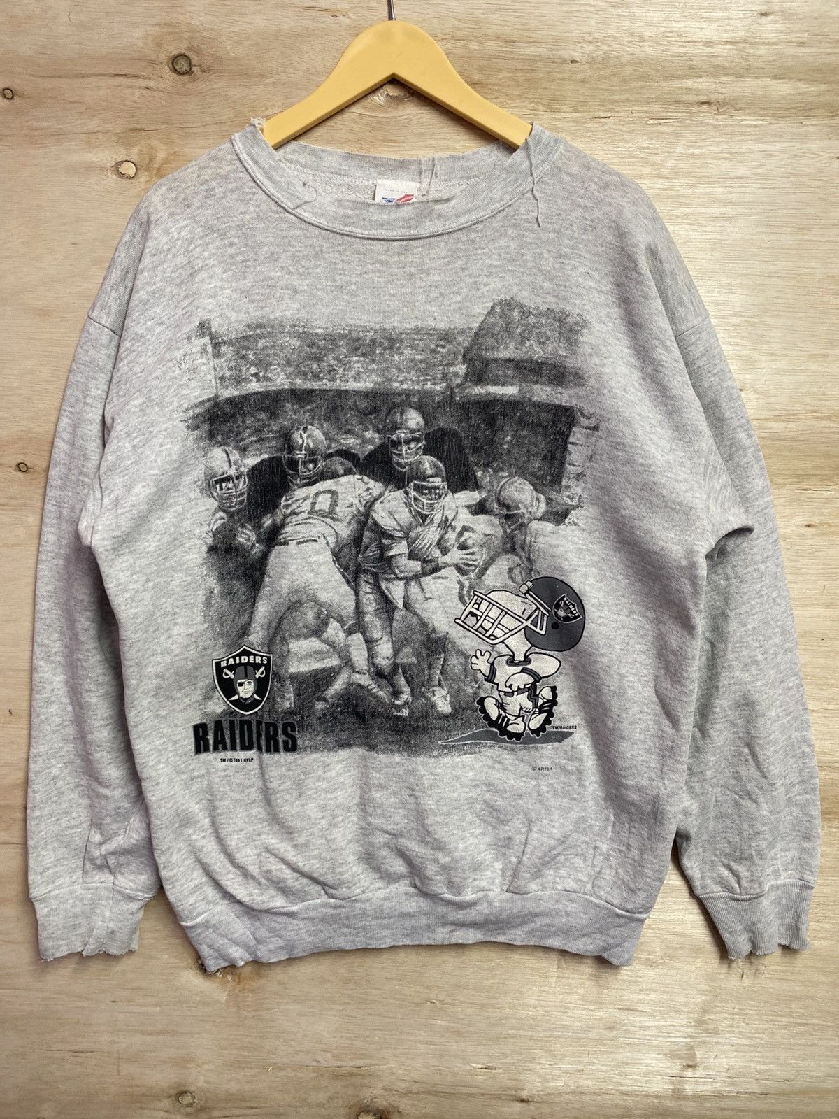 NFL Vintage 1991 Oakland Raiders X Peanuts Snoopy Sweatshirt Size US XL / EU 56 / 4 - 1 Thumbnail