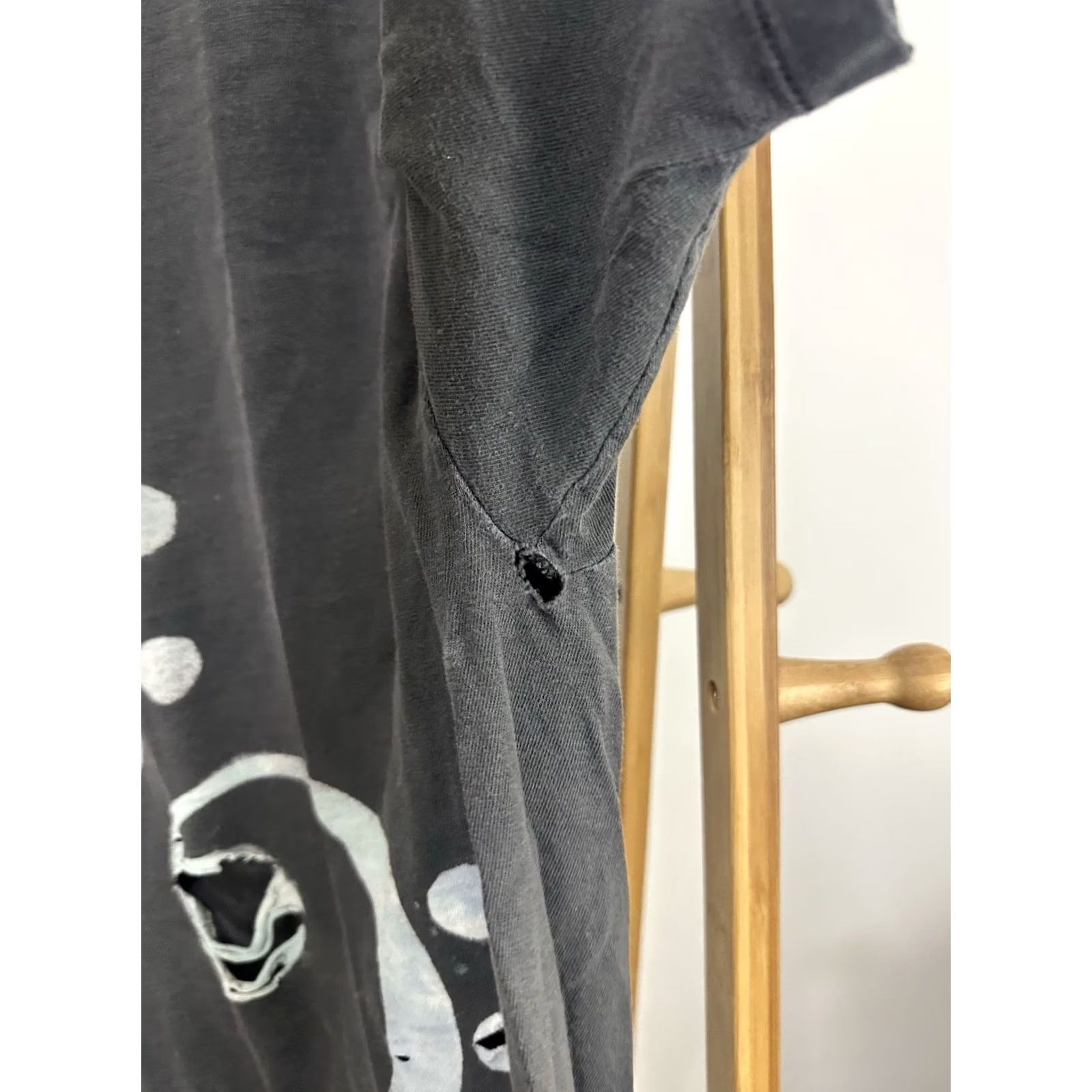 Hanes VTG 90s Bass Clef Symbol Music Note Art Faded Thrashed Distressed Worn T-Shirt L Mens Black Hanes Shirt Size US L / EU 52-54 / 3 - 6 Thumbnail