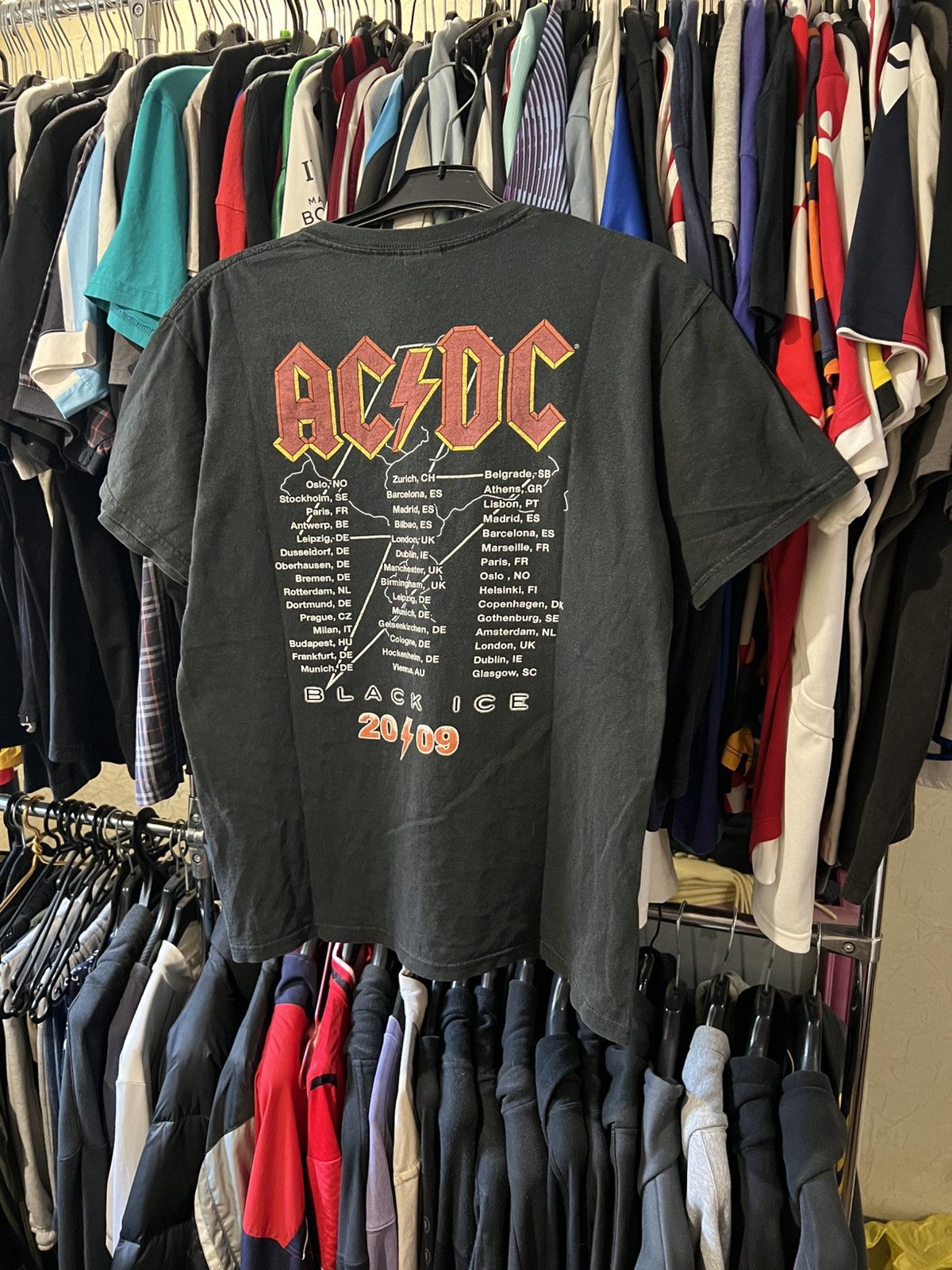 Band Tees 2008/2009 VINTAGE AC DC BLACK ICE TOUR BAND ROCK T SHIRT M Size US M / EU 48-50 / 2 - 2 Thumbnail