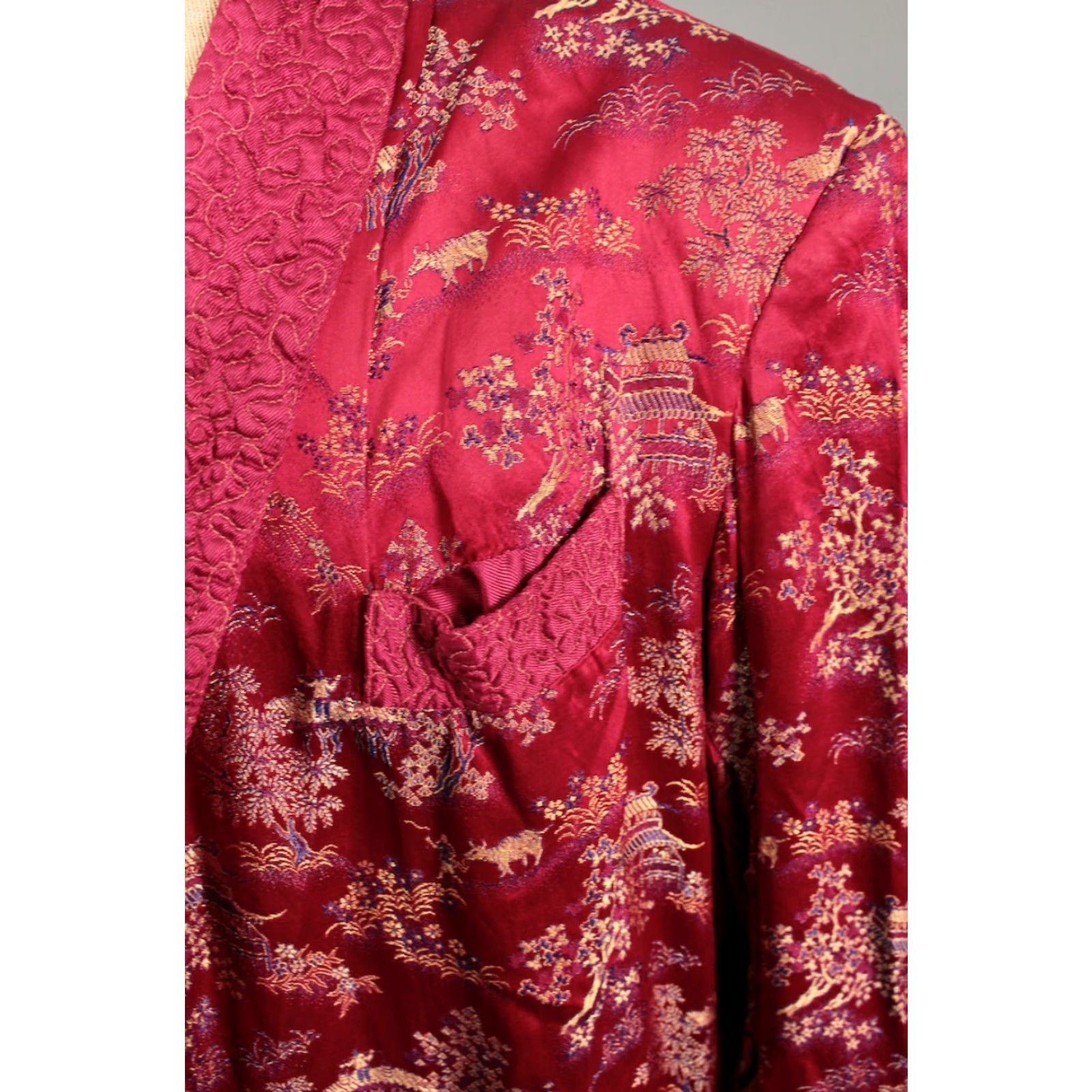 Vintage VINTAGE Leao De Ouro Robe / Smoking Jacket 50s Red Rayon Short Sz M Medium Men’s 1950s Size US 35 - 3 Thumbnail