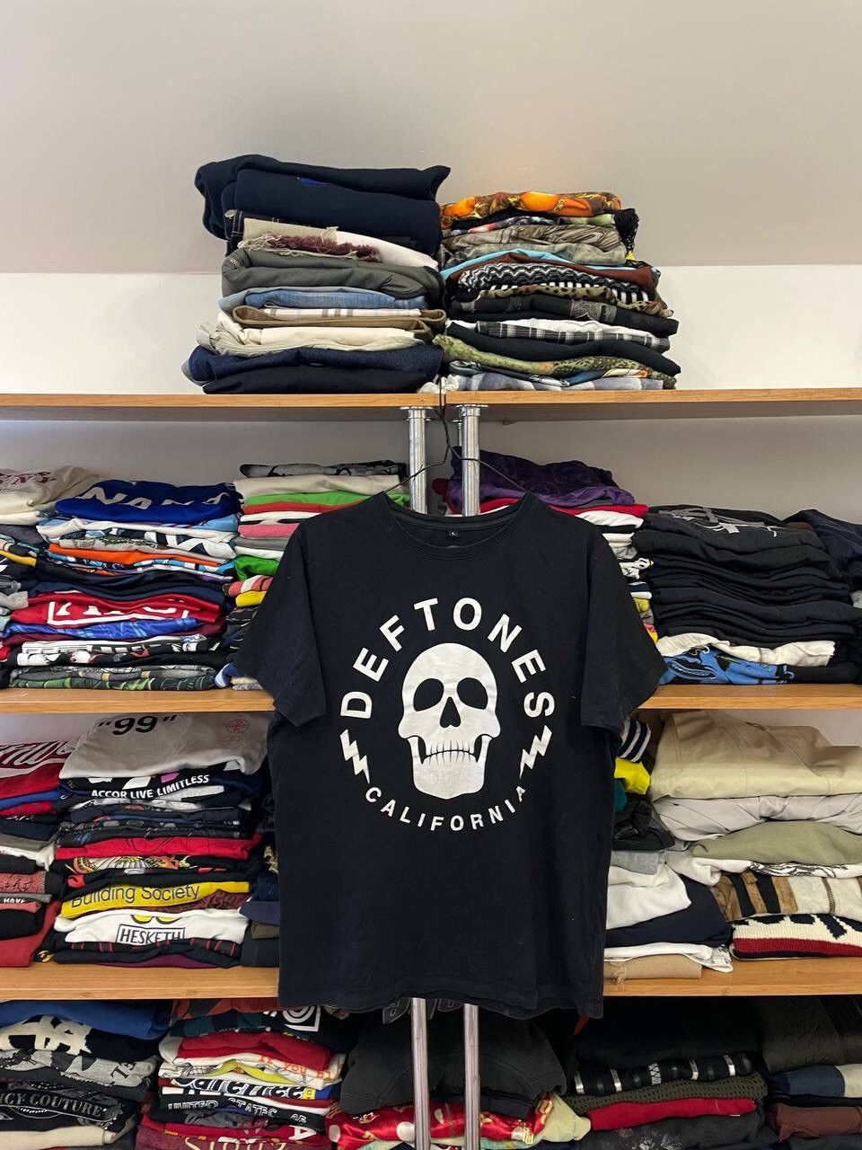 Band Tees Vintage Y2K DEFTONES Band Rock T-shirt Skull Logo Streetwear Size US L / EU 52-54 / 3 - 1 Thumbnail