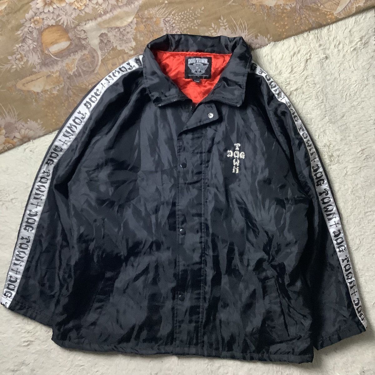 Dogtown Vintage'90s DogTown Big Logo Spell Out Jacket Size US XL / EU 56 / 4 - 1 Thumbnail