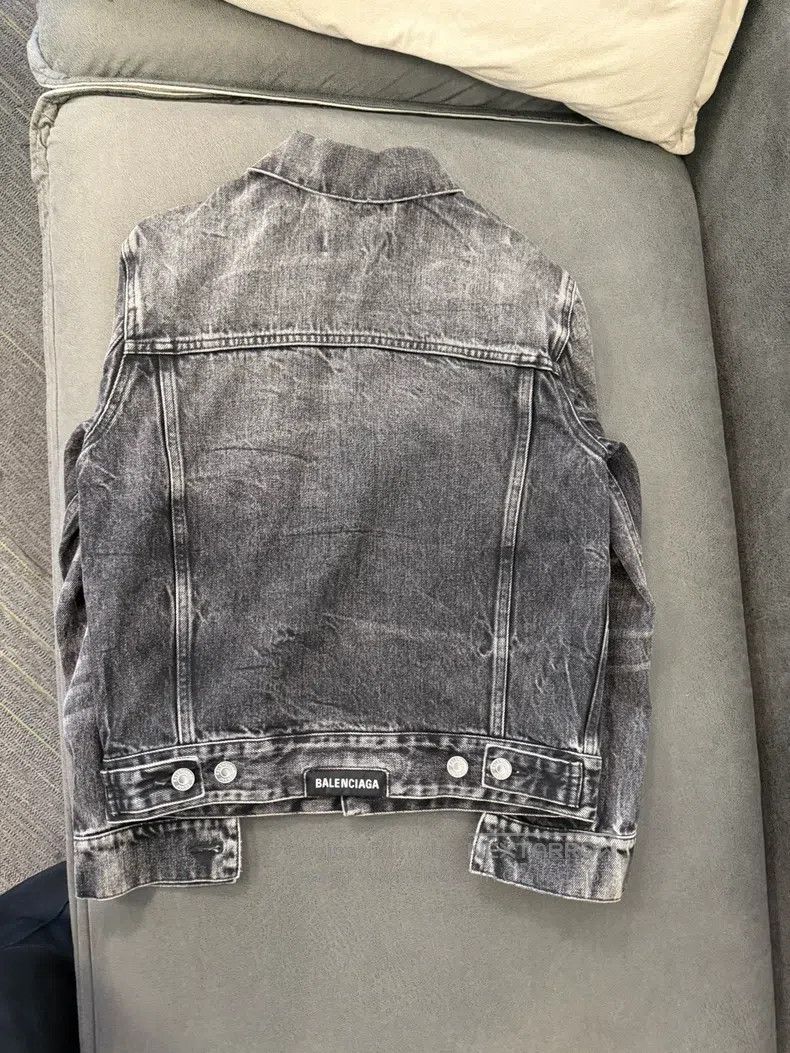 Balenciaga Balenciaga Washed Denim Jacket Size XS / US 0-2 / IT 36-38 - 2 Thumbnail