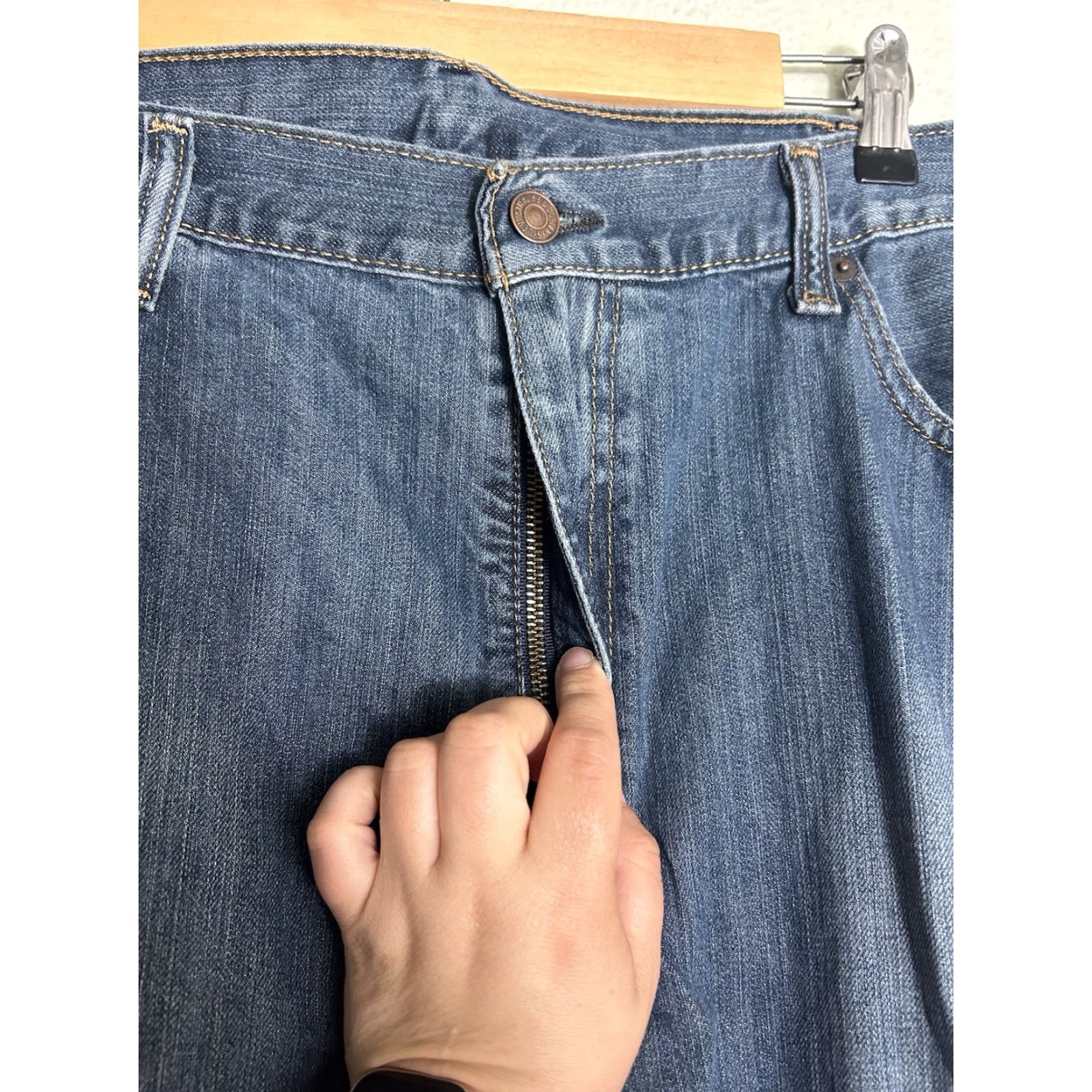 Levi's Levi’s 559 Jeans Dark Wash Mens Size 40x30 Jeans Straight Blue 559 Mens Size US 40 / EU 56 - 6 Thumbnail