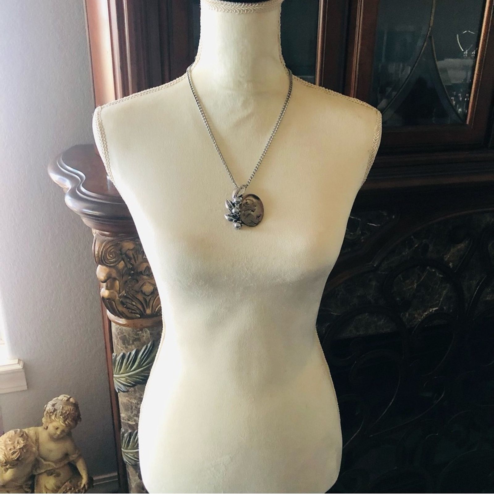 Handmade Handcrafted mother of pearl cameo pearl accent necklace Size ONE SIZE - 7 Thumbnail