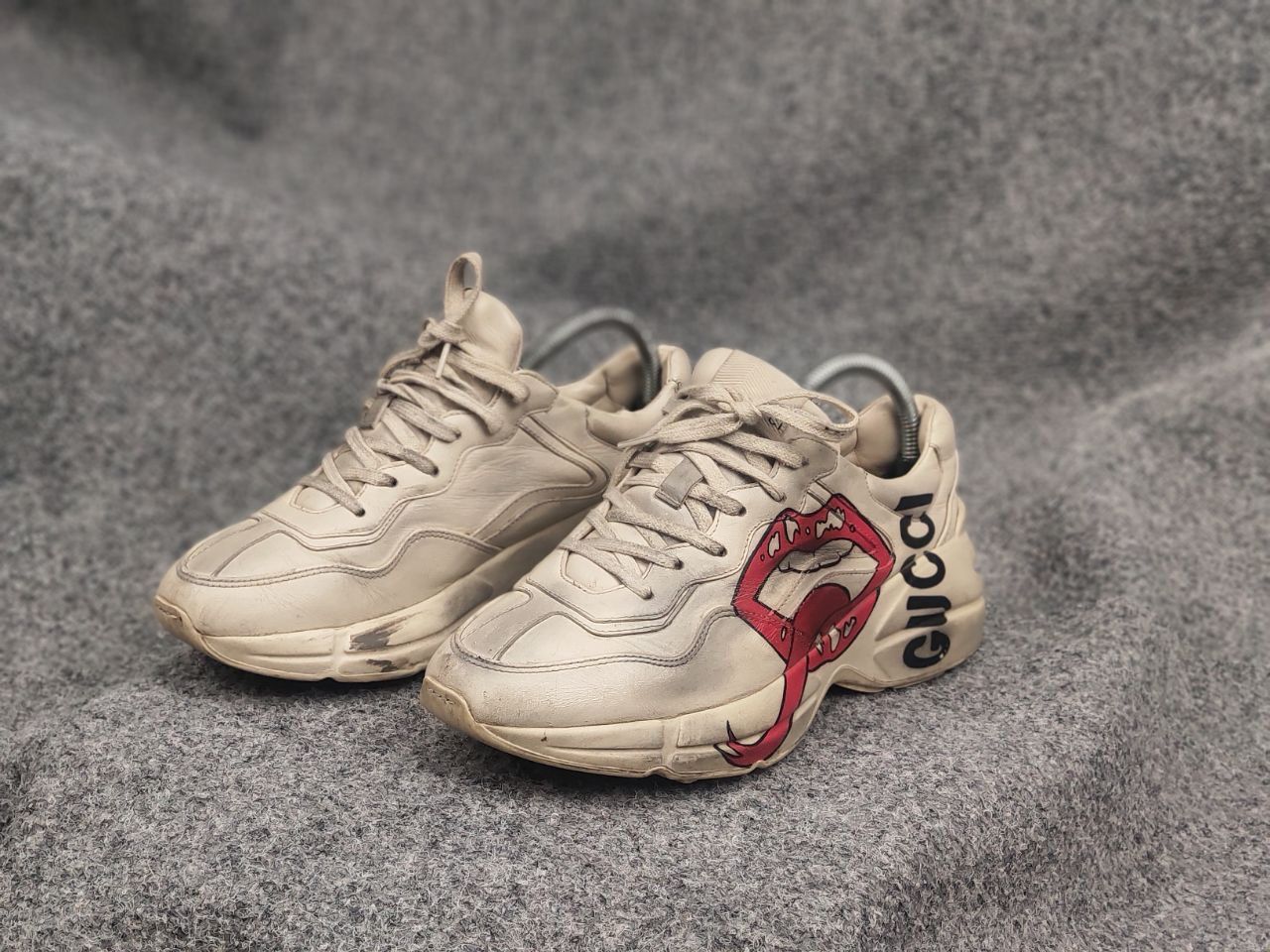 Gucci Gucci Authentic Cream Leather Mouth Print Rhyton Sneakers Size US 9 / IT 39 - 11 Thumbnail