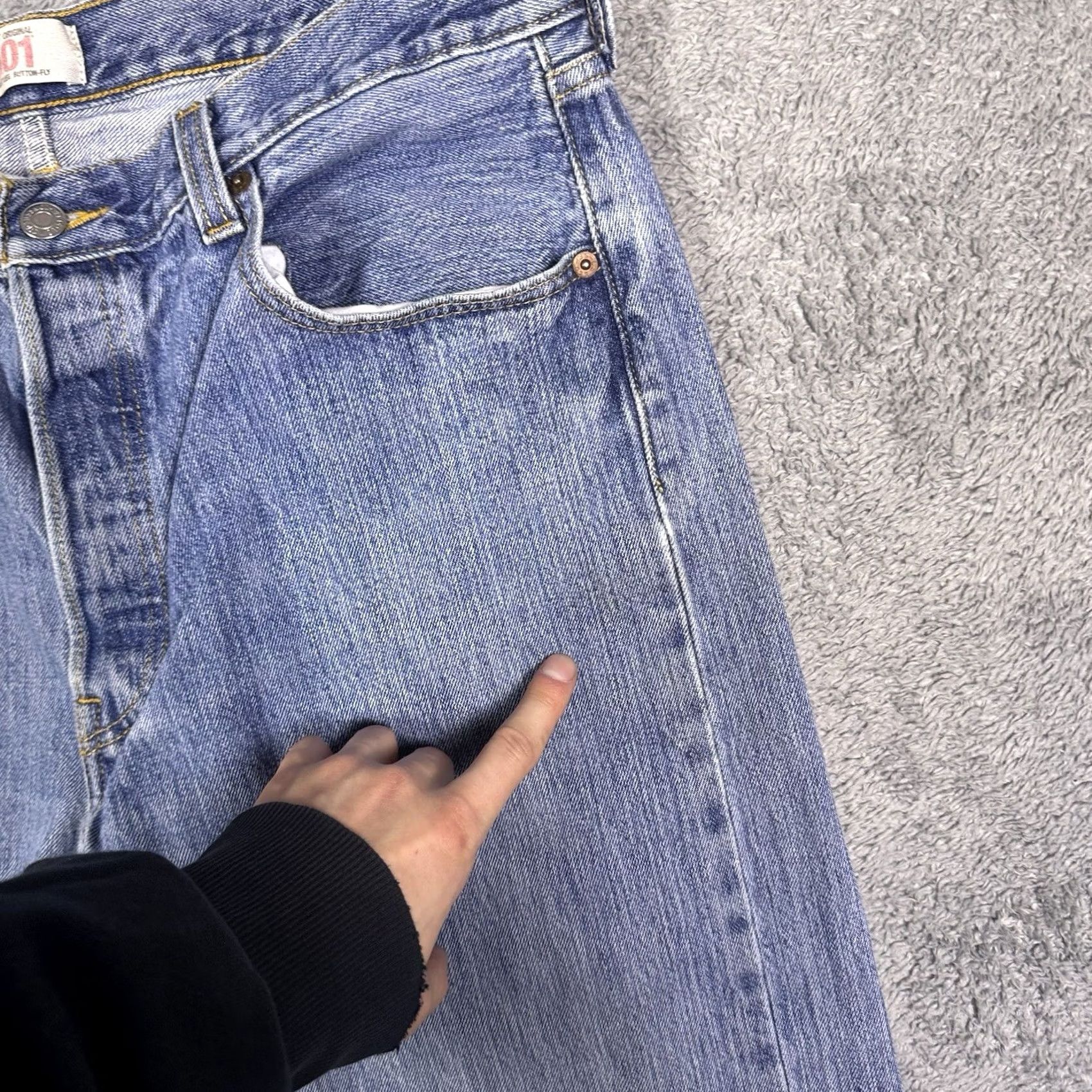 Levi's VINTAGE Levi's 501 XX Jeans Mens 34x32 Lightwash Button Fly 90s Grunge Y2K Denim Blue Regular 5-Pocket Mens Size US 36 / EU 52 - 4 Thumbnail