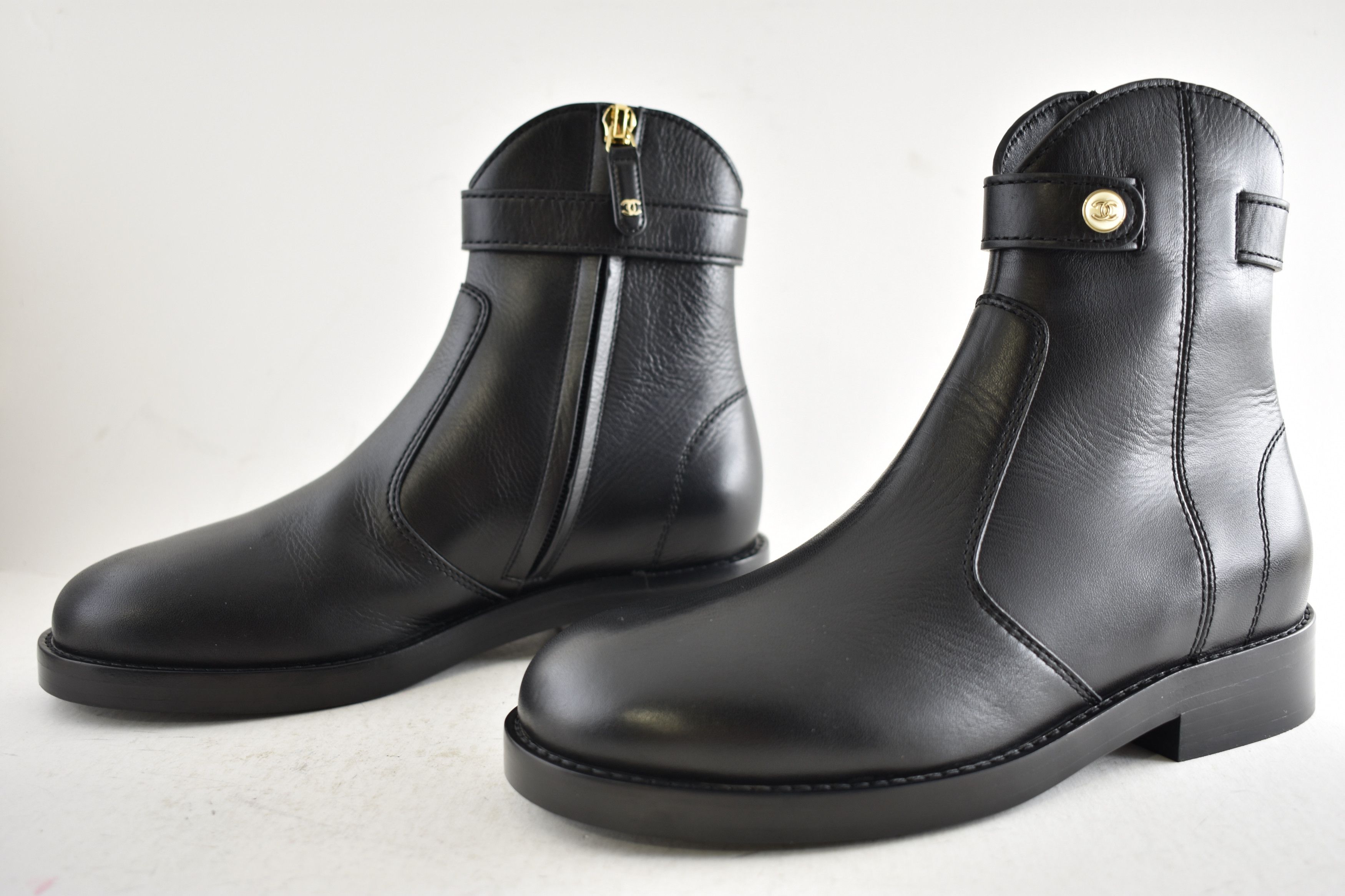 Chanel Chanel 24K Leather Pearl CC Western Short Ankle Boots 37 Size US 7 / IT 37 - 10 Thumbnail