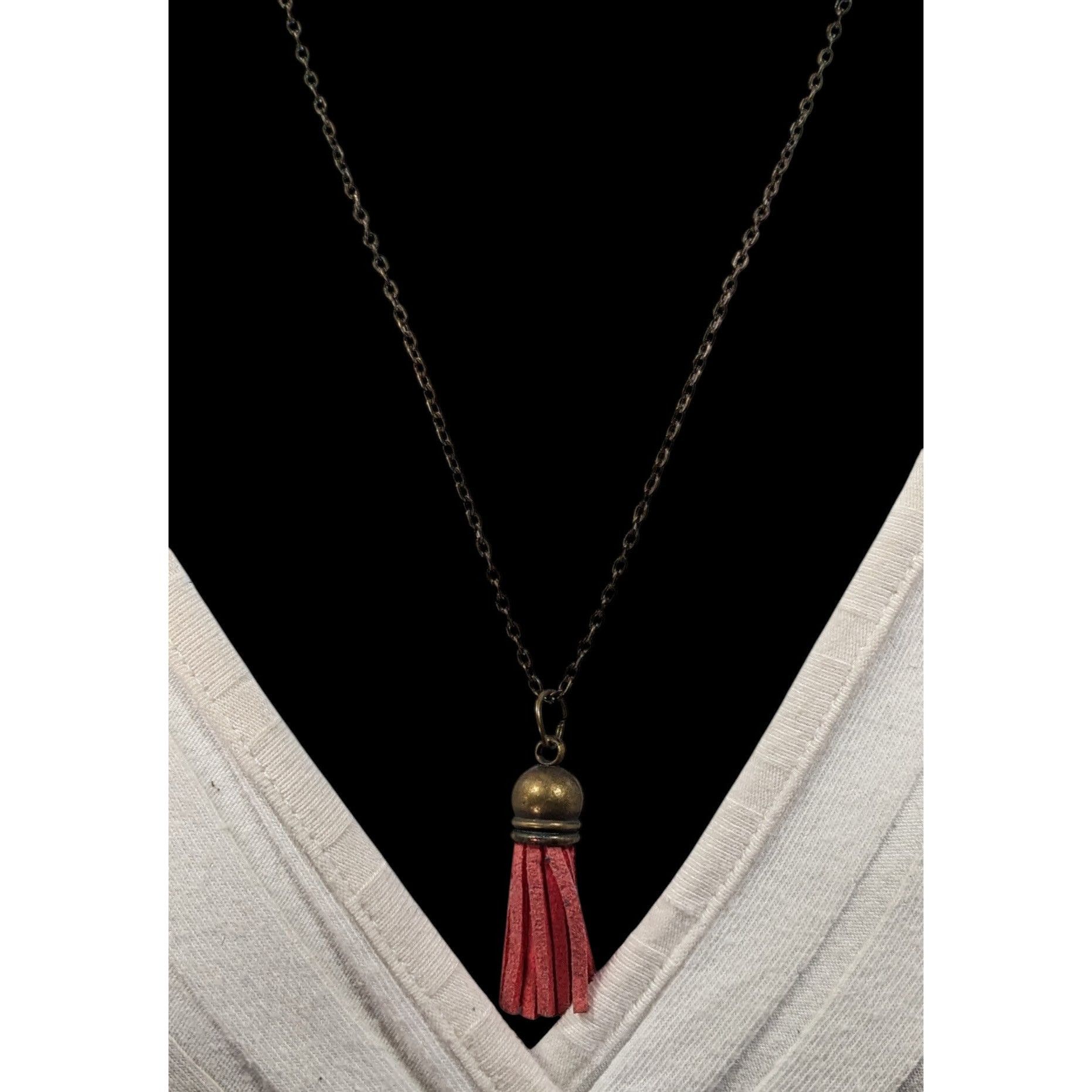 Other Quirky Antiqued Gold Tone Chain Red Tassel Necklace Size ONE SIZE - 4 Thumbnail
