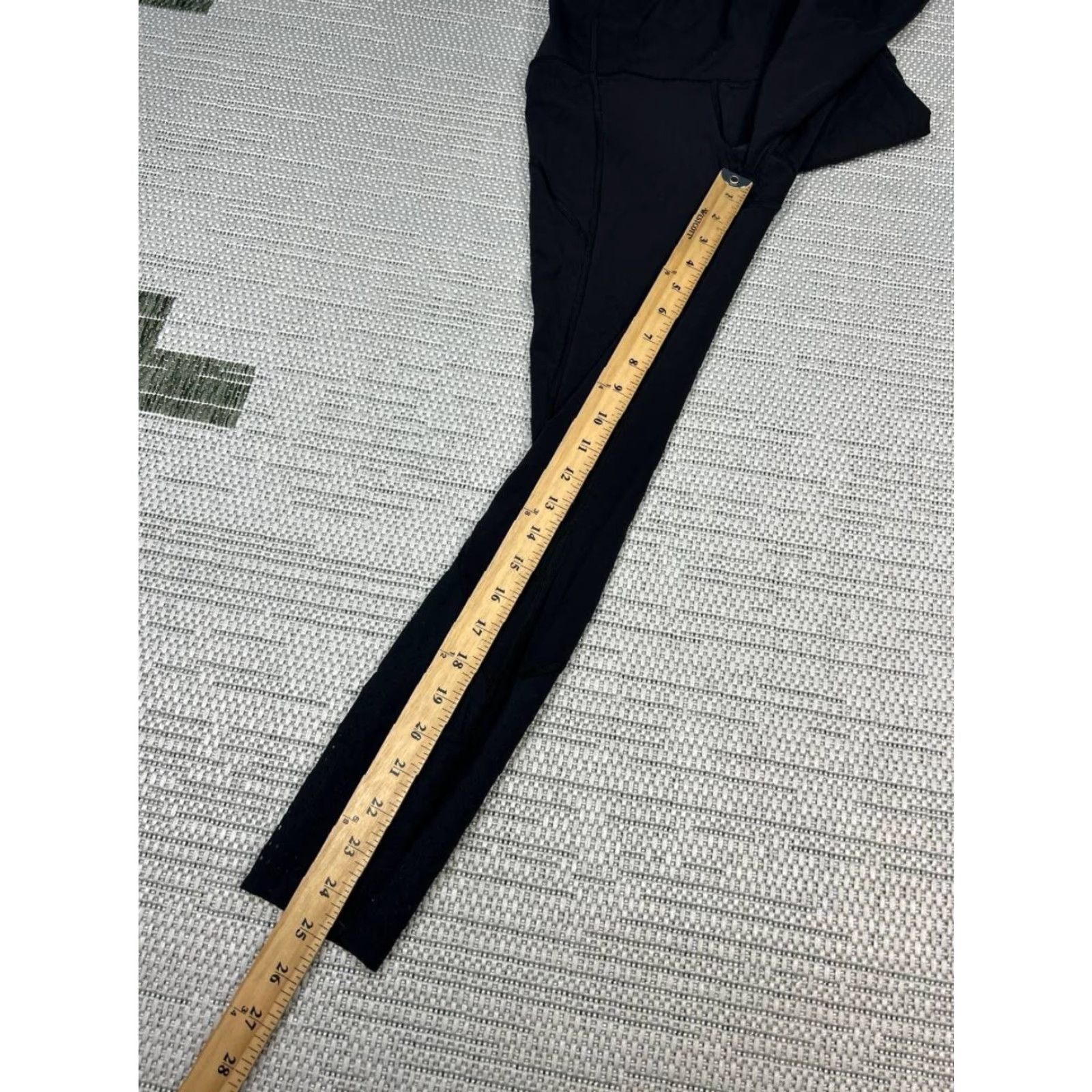 Lululemon Lululemon Leggings Womens 4 Black Logo Mid Rise Athleisure Running Size 27" / US 4 / IT 40 - 3 Thumbnail