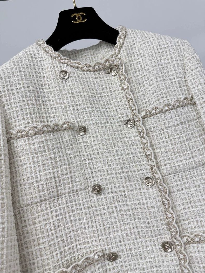Chanel Chanel 25C white tweed four-pocket double-breasted jacket Size XS / US 0-2 / IT 36-38 - 5 Thumbnail