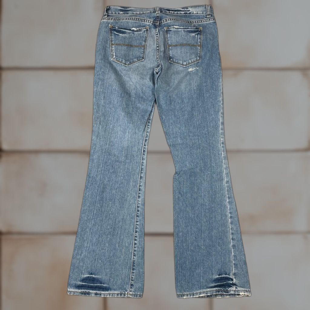 Old Navy Old Navy Jeans Womens 6 Regular Blue Distressed Denim 100% Cotton Flare Low Rise 31in Inseam Size 28" / US 6 / IT 42 - 1 Thumbnail