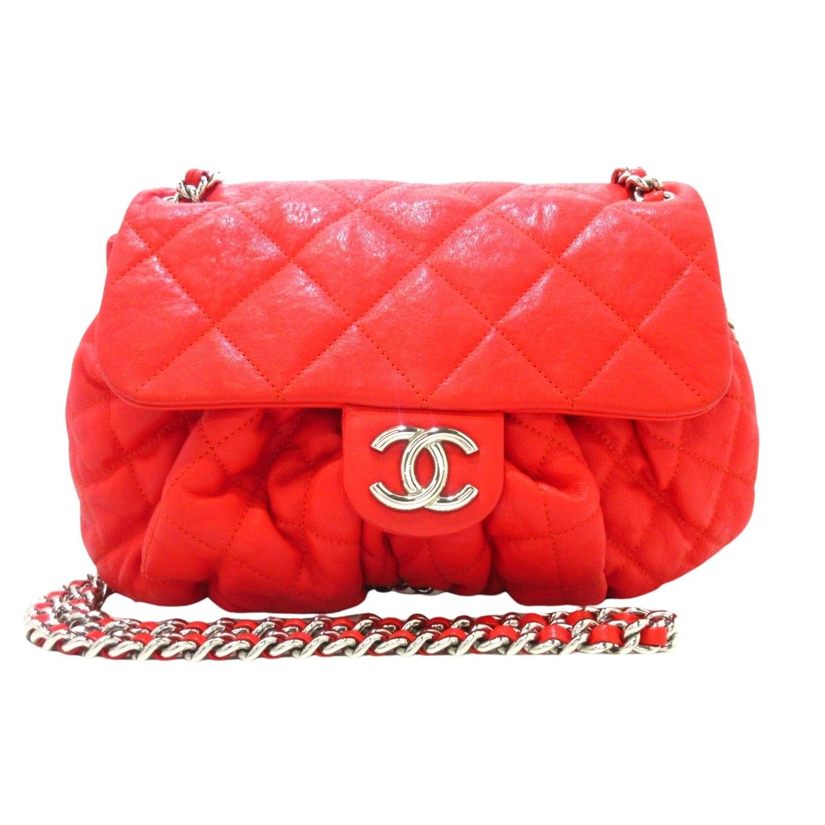 chanel quilted bag silver chain