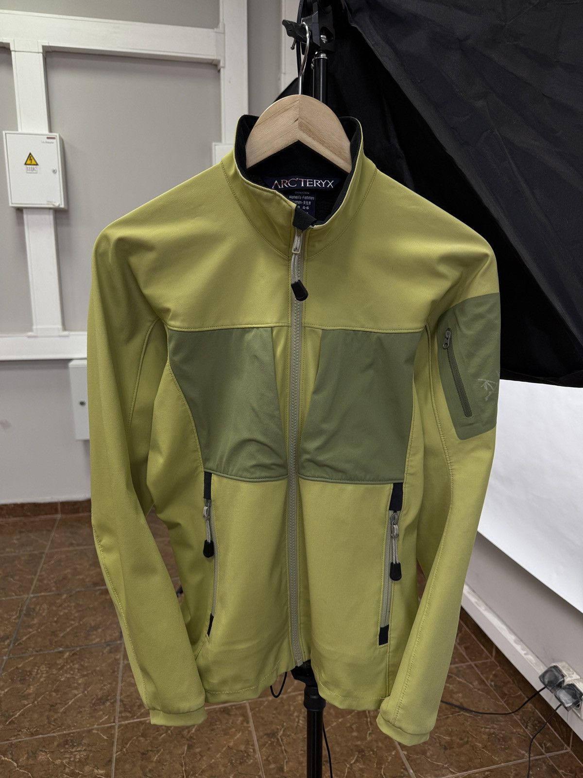 Arc'teryx 🇺🇸 Y2K Arc’teryx Softshell Polartec Jacket Women’s Size S / US 4 / IT 40 - 2 Thumbnail