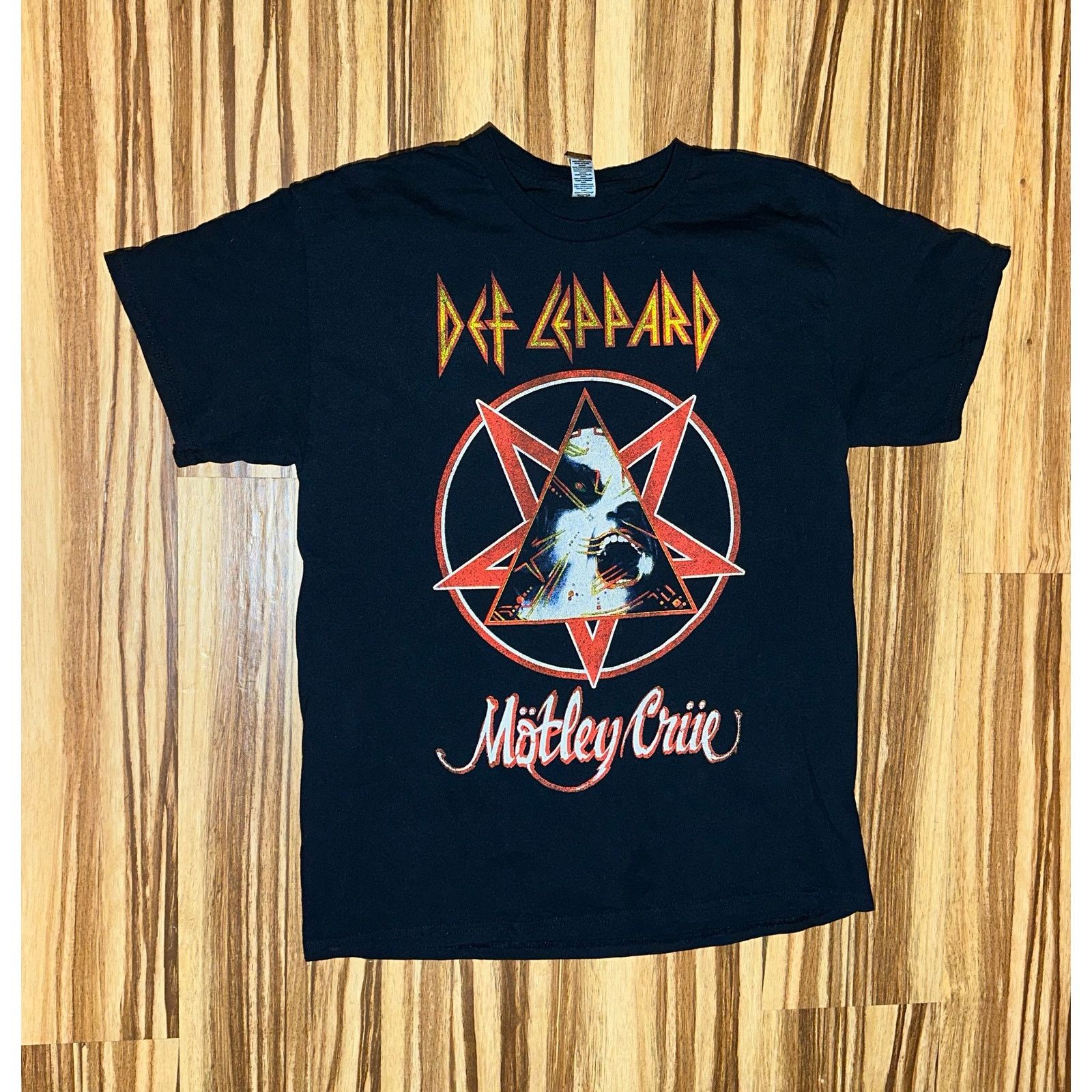 Def Leppard Def Leopard X Motley Crew Poison 2022 Tour Tshirt Size Large Size US L / EU 52-54 / 3 - 1 Thumbnail