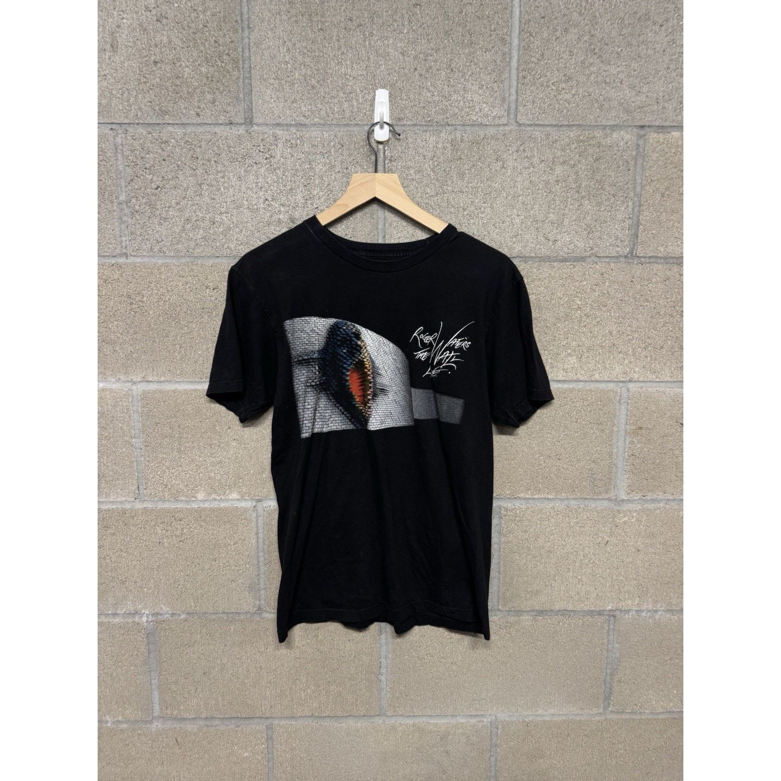 Pink Floyd Roger Waters The Wall 2010 Tour T Shirt Black Medium Men Size US M / EU 48-50 / 2 - 1 Thumbnail