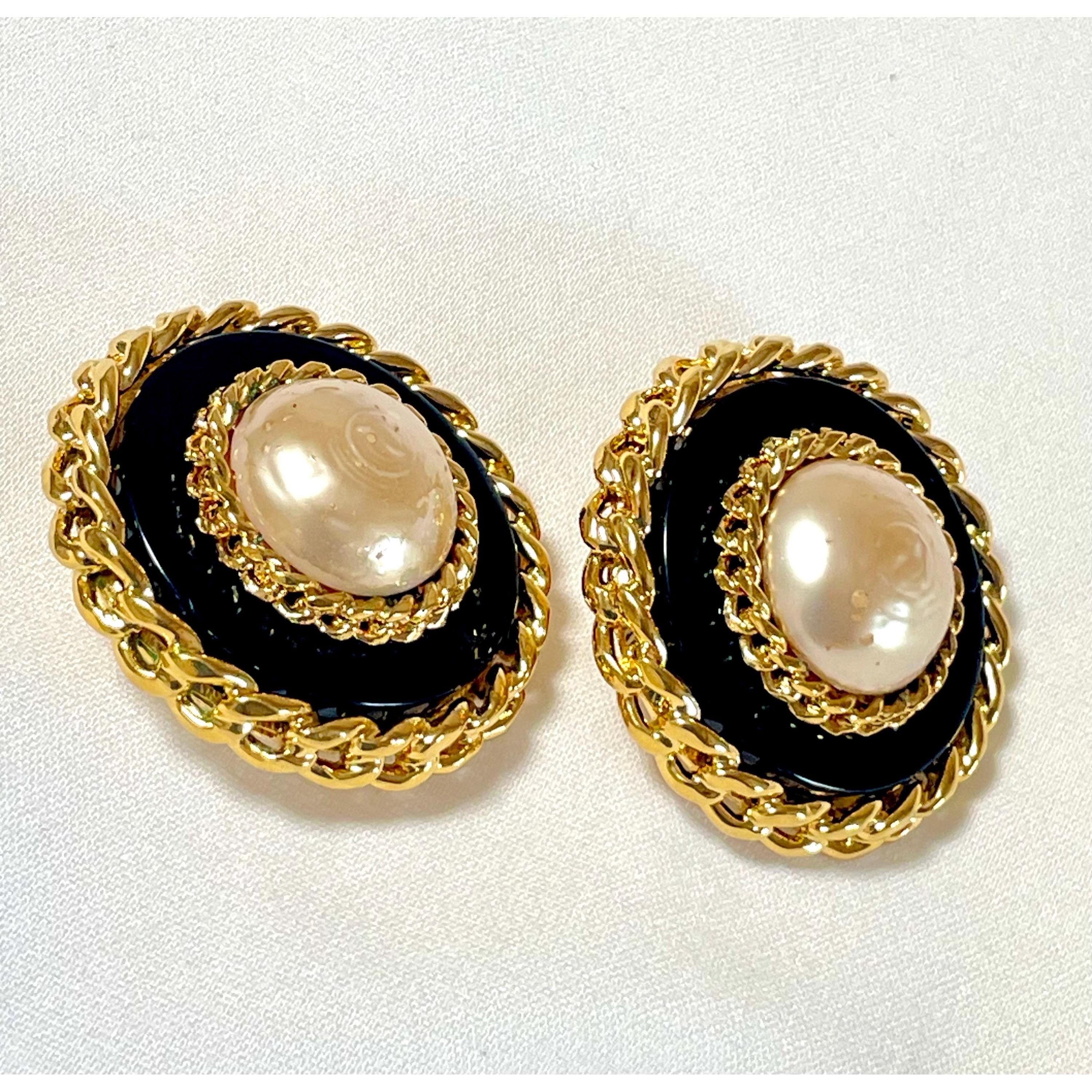 Chanel Vintage CHANEL large earrings with chain frames and pearls Size ONE SIZE - 8 Thumbnail
