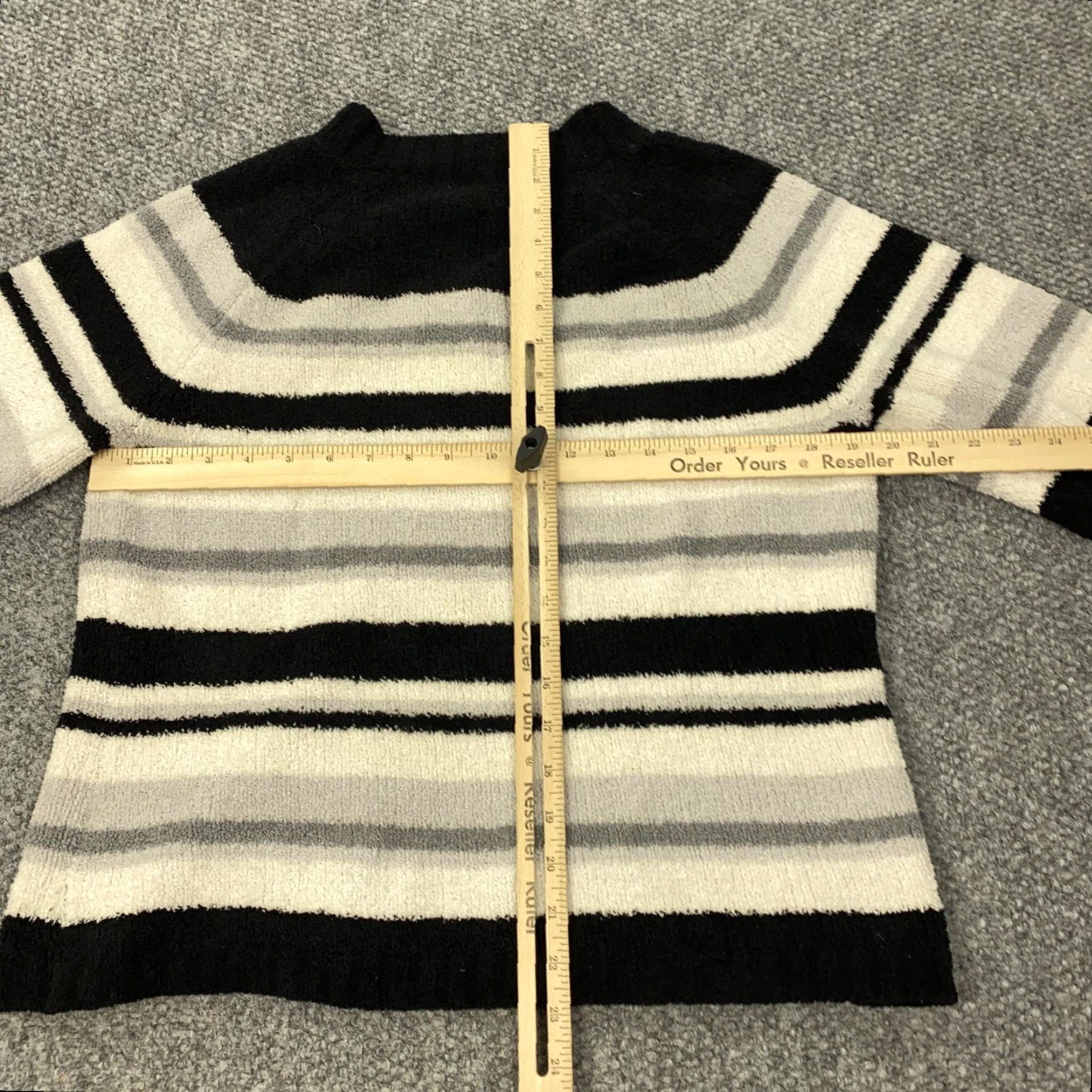 Vintage St Johns Bay Sweater Womens Medium Black Gray White Striped V-Neck Pullover Soft Size M / US 6-8 / IT 42-44 - 5 Thumbnail