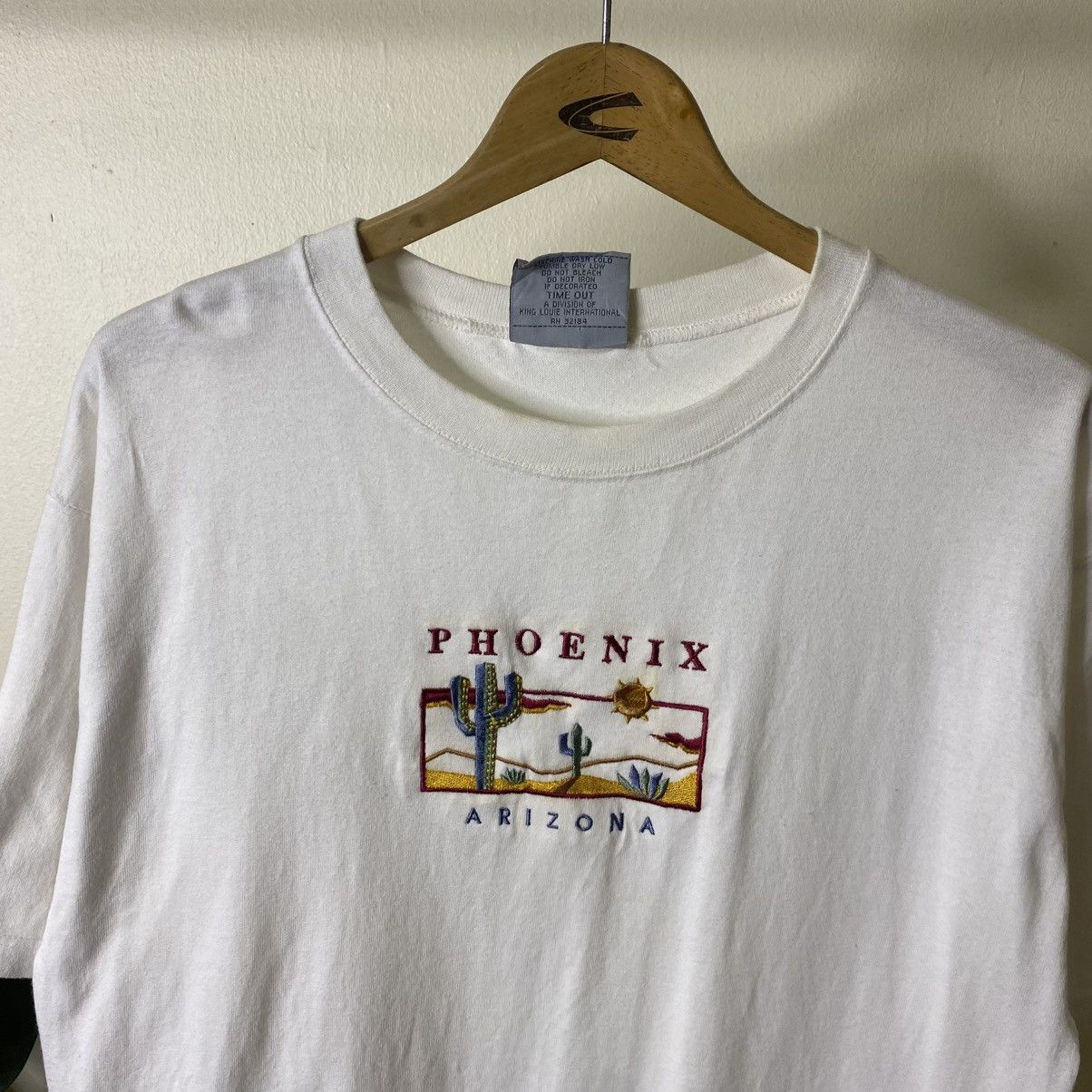 Vintage 1990s Phoenix Arizona Embroidery Detailing Streetwear Tshirt Size US L / EU 52-54 / 3 - 2 Thumbnail