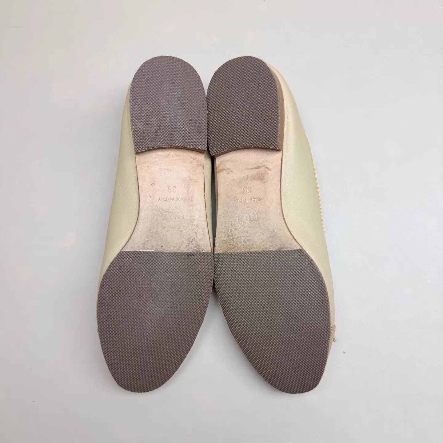 Chanel CHANEL Champagne Low-Heel Pumps Size 36 Mint Size US 5.5 / IT 35.5 - 6 Thumbnail