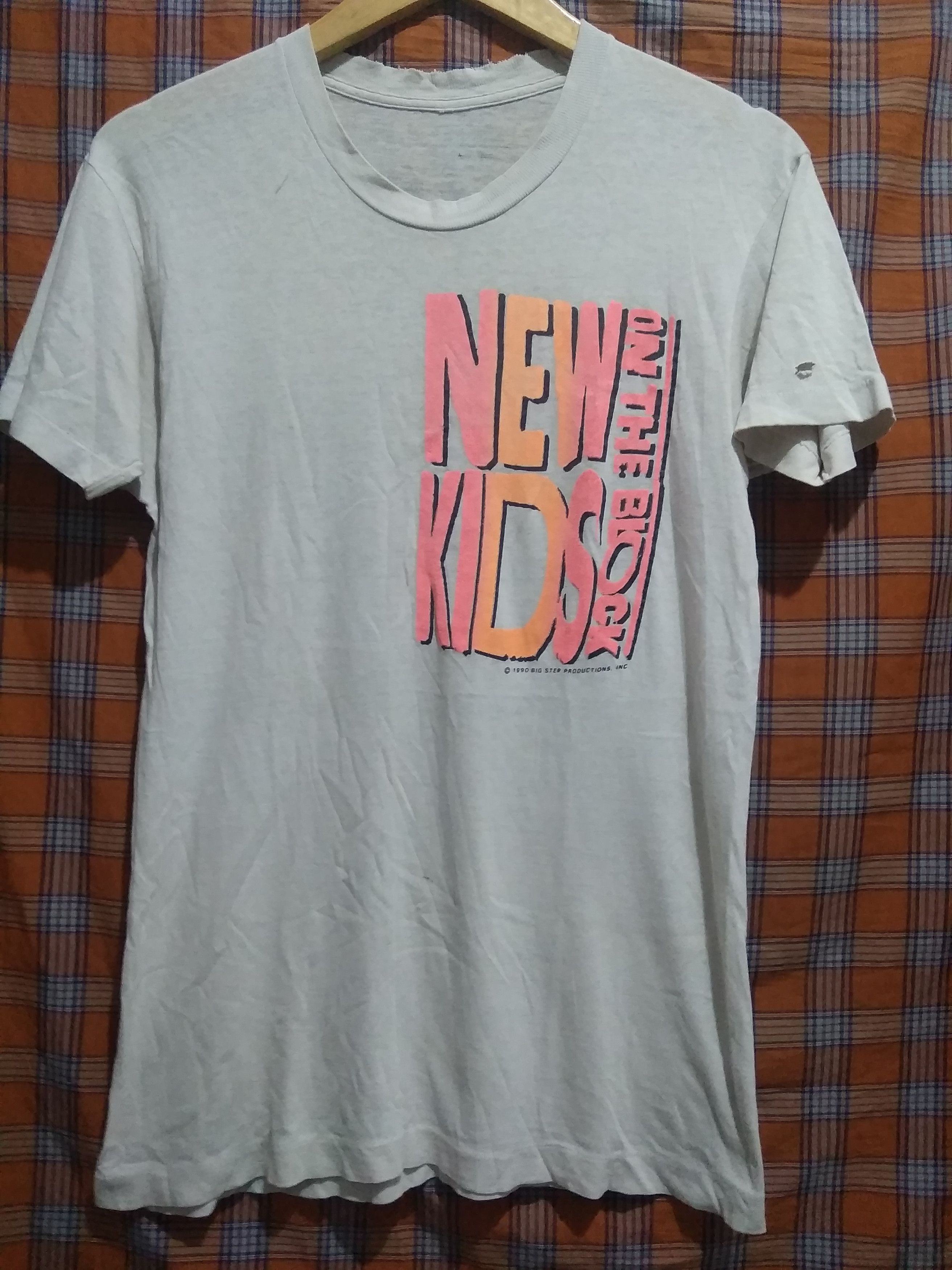 Band Tees thrashed faded 80s New Kids On The Block paper thin t shirt Size US S / EU 44-46 / 1 - 7 Thumbnail