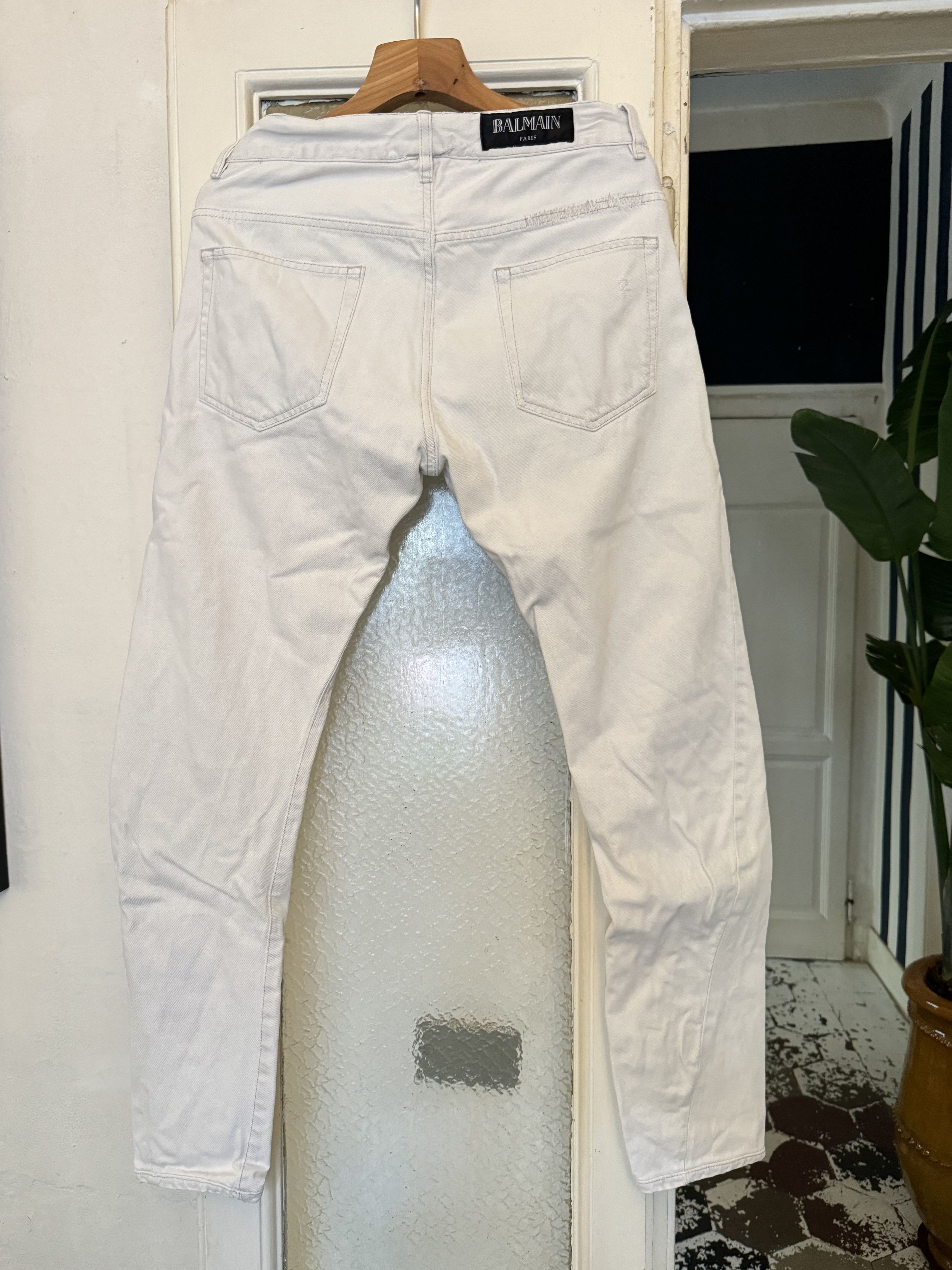 Balmain WHITE DENIM DISTRESSED JEANS Size US 32 / EU 48 - 2 Thumbnail