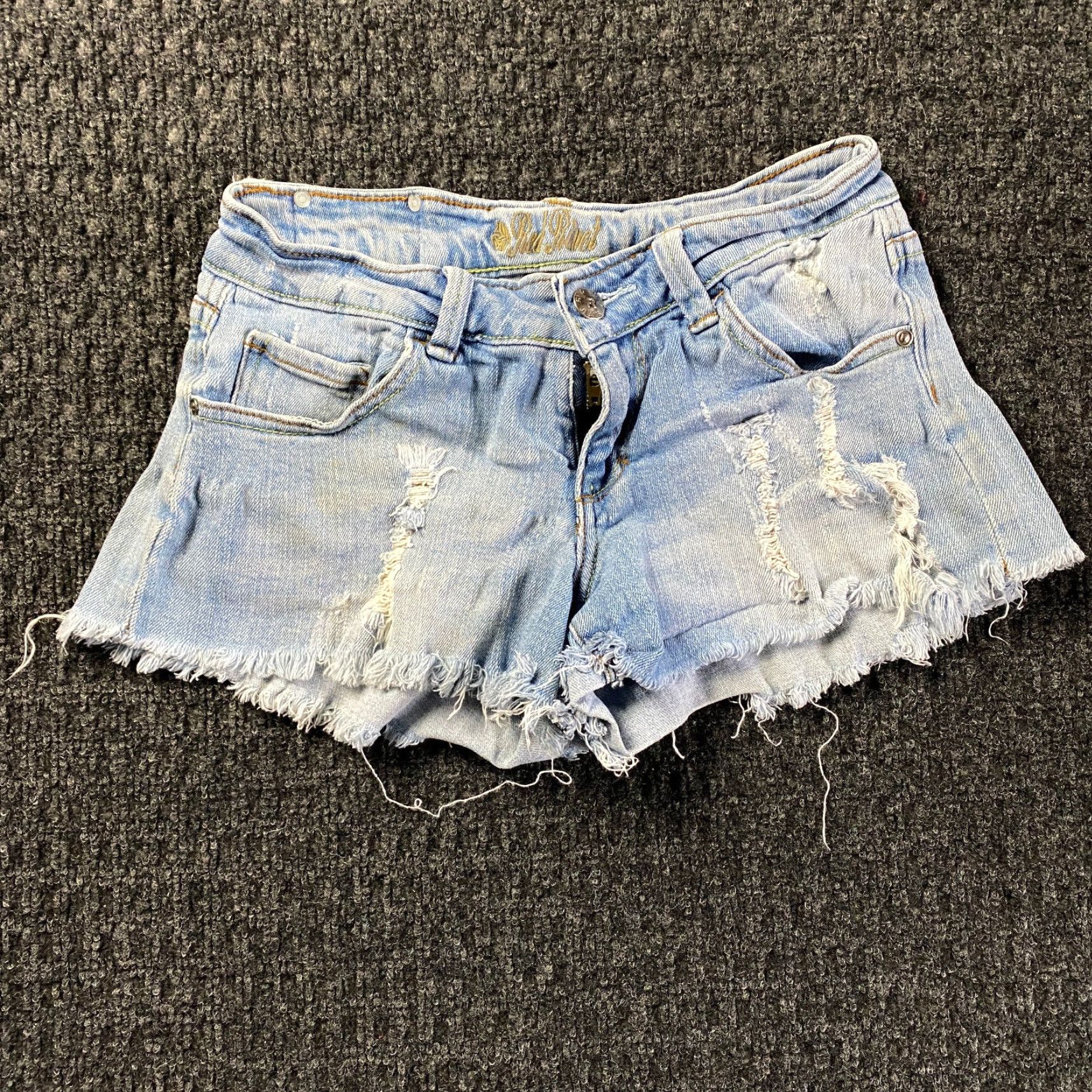 Denime VINTAGE Red Rivet Denim Jean Shorts Sz 1 Low Rise 2” Inseam Distressed 90s Biker Bohemian Grunge USA 2" Inseam Size 25" / US 0 / IT 36 - 2 Thumbnail