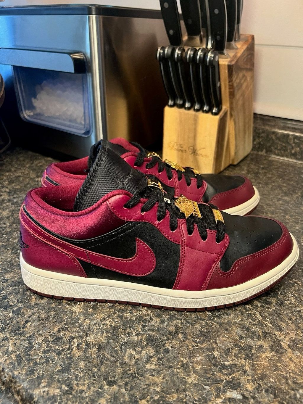 Nike Nike Air Jordan 1 Low SE Dark Beetroot Womans 10.5 Size US 10.5 / IT 40.5 - 4 Thumbnail