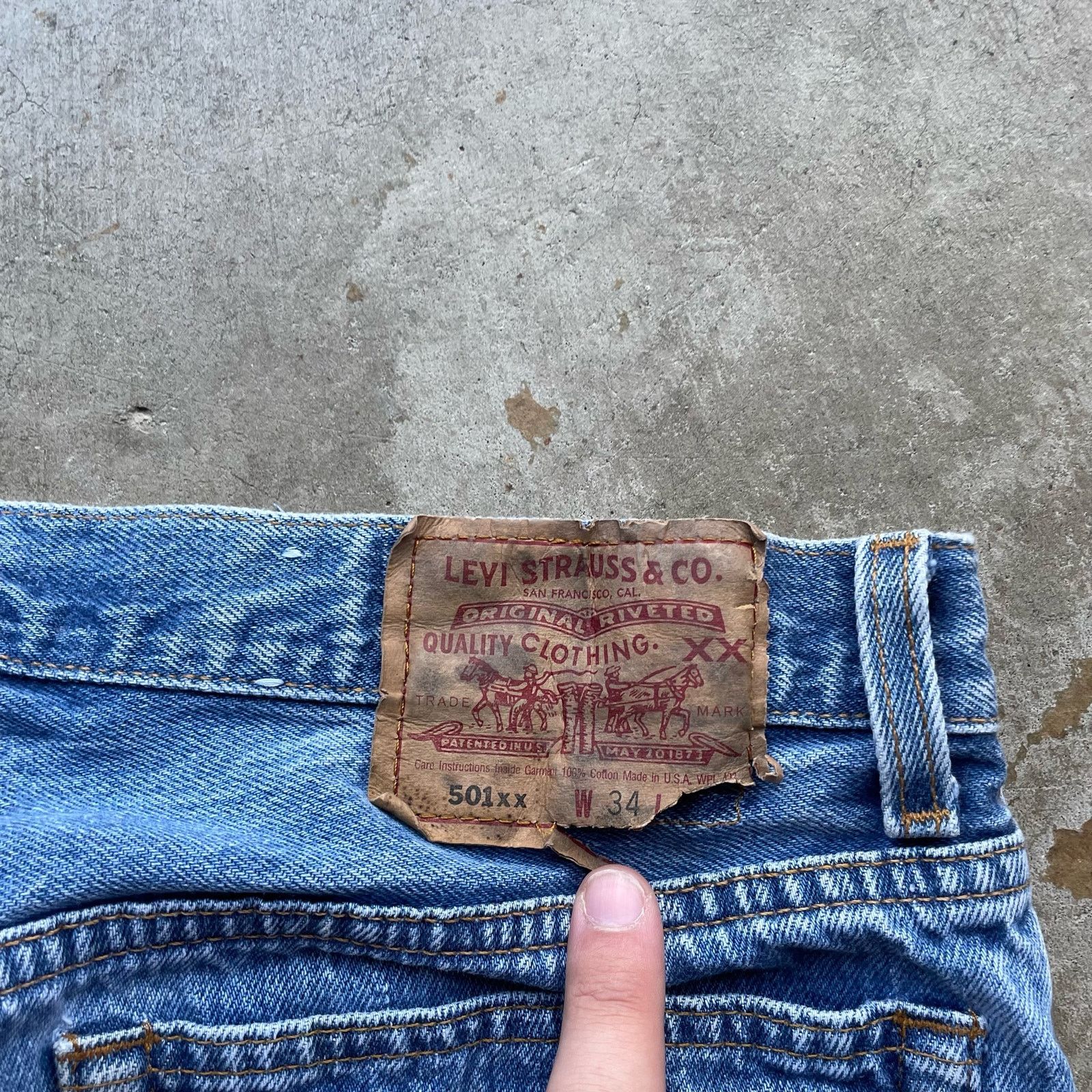Vintage VINTAGE 501 LEVIS JEANS MADE IN USA 90S MEASURES 32X30 Size US 32 / EU 48 - 1 Thumbnail