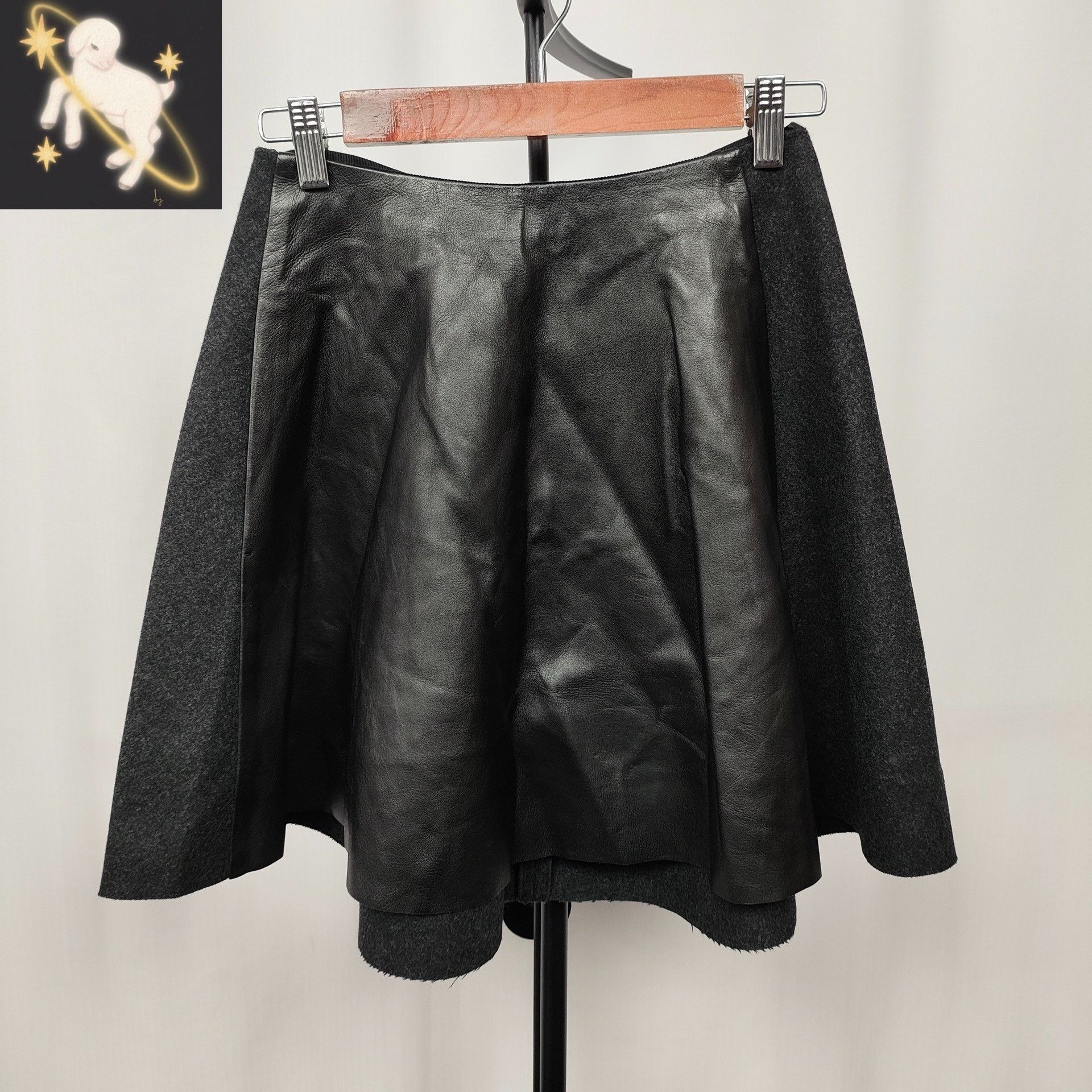 Louis Vuitton Louis Vuitton Black Skirt 36 Women Size 36" / US 14 / IT 50 - 1 Thumbnail