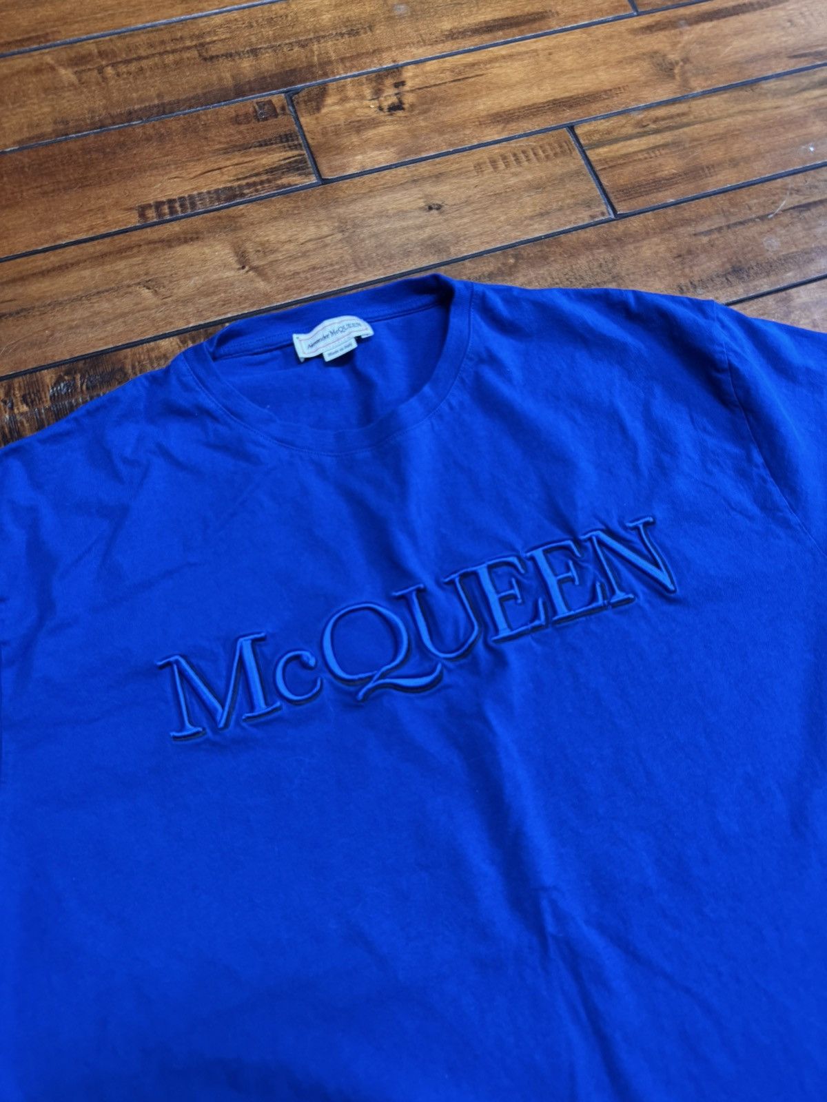 Alexander McQueen Alexander McQueen “McQUEEN” Embossed Tee Electric Blue M Size US M / EU 48-50 / 2 - 3 Thumbnail