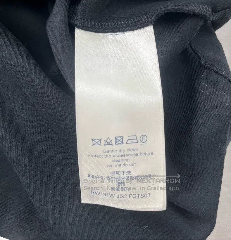 Louis Vuitton Louis Vuitton Black neckline metal logo short sleeve Size XS / US 0-2 / IT 36-38 - 4 Thumbnail