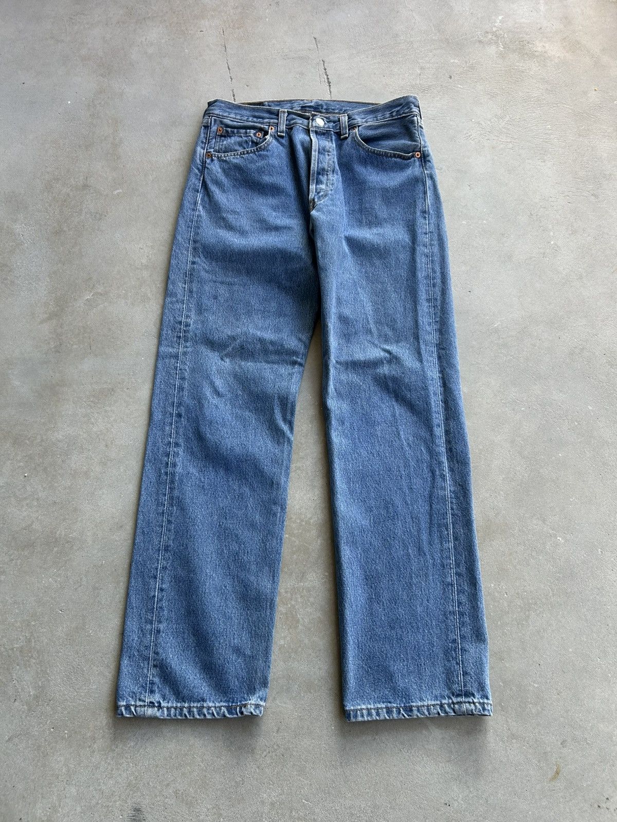 Levi's × Vintage Vintage 90s Levi’s 501 Medium Wash Distressed Jeans Size US 30 / EU 46 - 1 Thumbnail