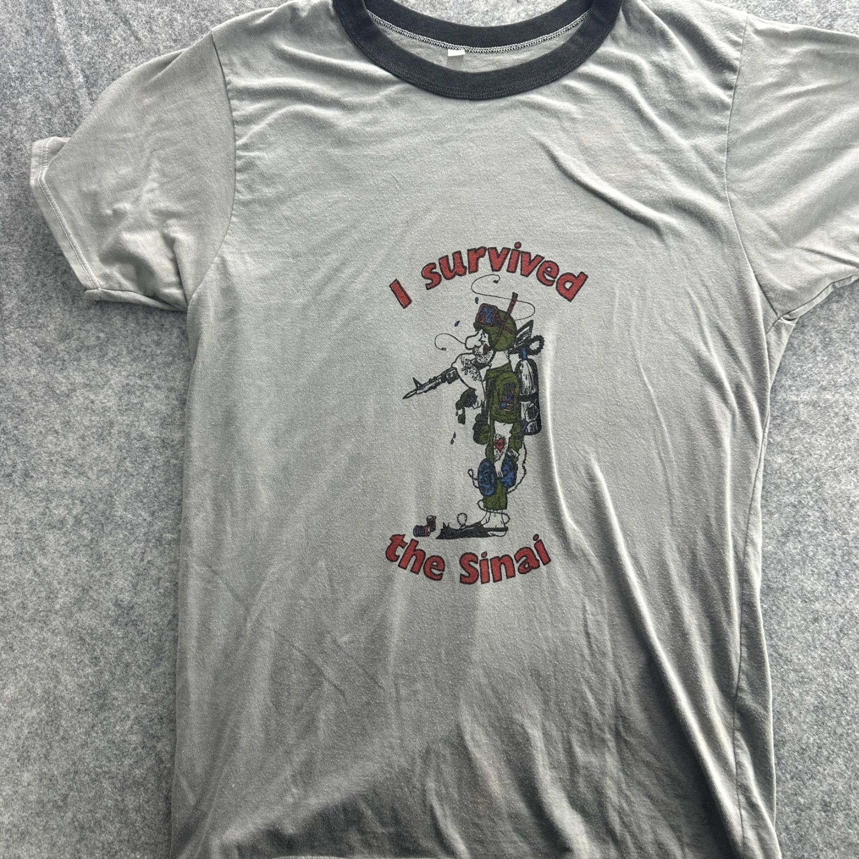 Vintage VINTAGE I Survived The Sinai Shirt Mens Medium T-Shirt Military 1980s Gray Graphic Print 80s Mens Size US M / EU 48-50 / 2 - 3 Thumbnail
