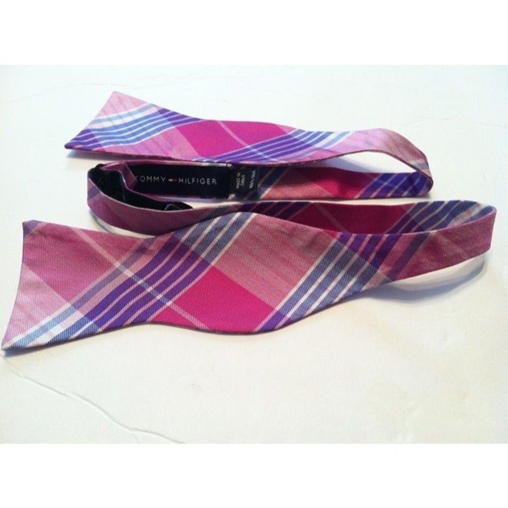 Tommy Hilfiger TOMMY HILFIGER PINK 100%SILK BOW TIE Size ONE SIZE - 3 Thumbnail