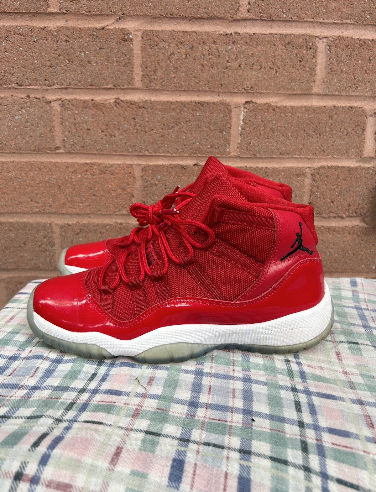 Jordan Brand × Nike Air Jordan 11 Retro Win Like 96 Size US 5 / EU 37 - 2 Thumbnail