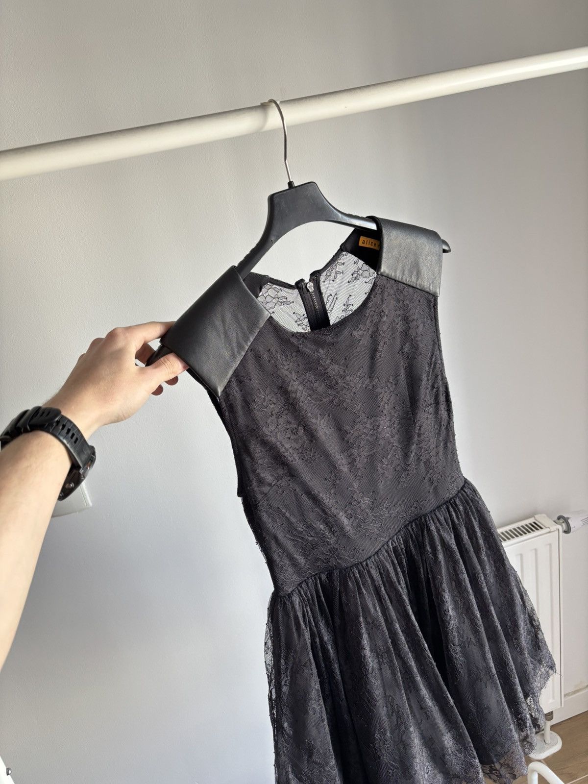 Alice + Olivia Alice + Olivia Black Midi Dress Size M / US 6-8 / IT 42-44 - 4 Thumbnail