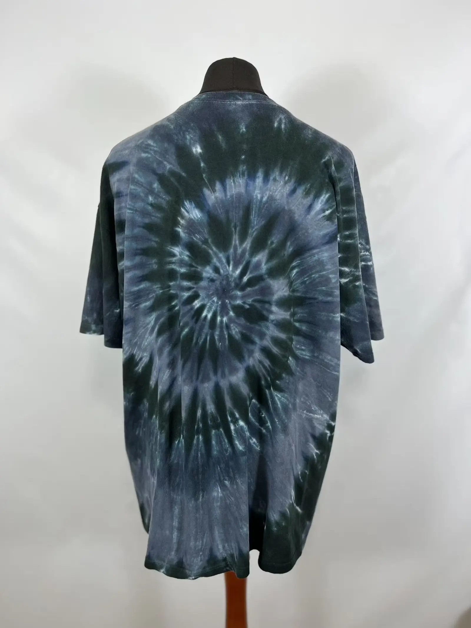 Liquid Blue × Pink Floyd × Vintage Vintage 2004 Pink Floyd tie dye T-shirt Size US XXL / EU 58 / 5 - 2 Thumbnail