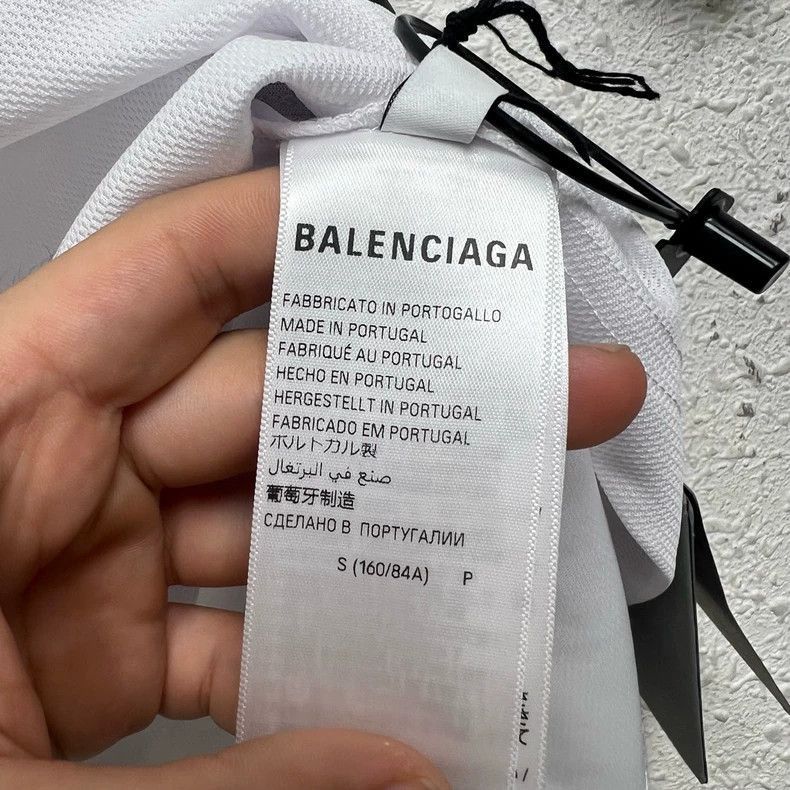 Balenciaga Balenciaga Manchester United Embroidered T-shirt Size US S / EU 44-46 / 1 - 5 Thumbnail
