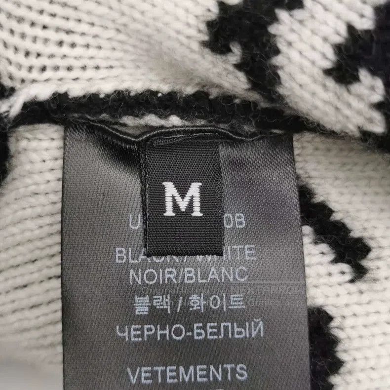 Vetements Vetements Wool letter logo round-neck long-sleeved sweater Size US M / EU 48-50 / 2 - 7 Thumbnail