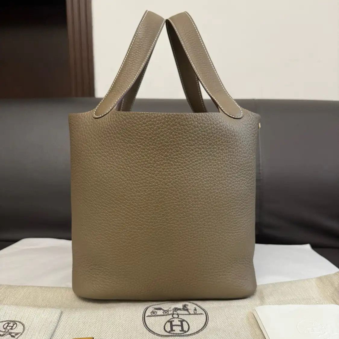 Hermes Hermes Picotin Lock 22 Etoupe Clemence cowhide leather picotin handbag gold hard Size ONE SIZE - 1 Thumbnail