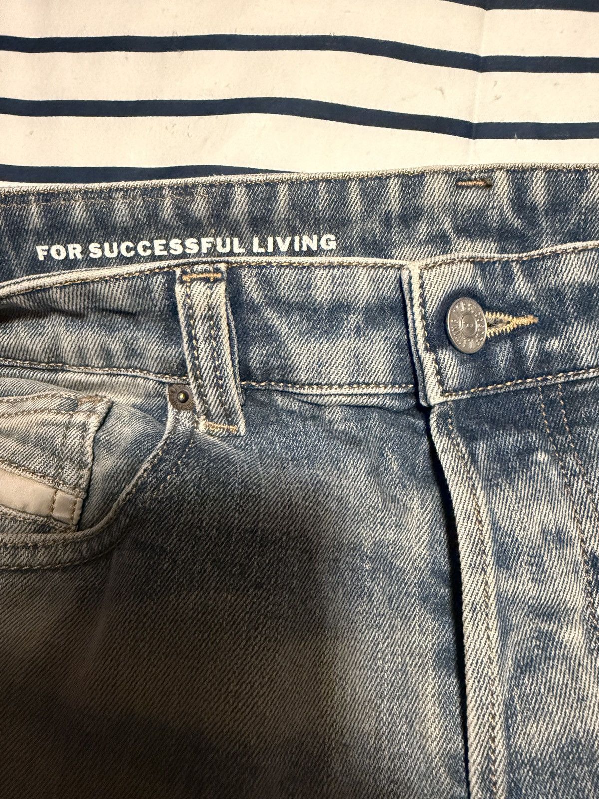 Diesel Diesel 1998 D-Buck Bootcut Fit Jeans in Medium Blue 32x32 Size US 32 / EU 48 - 4 Thumbnail