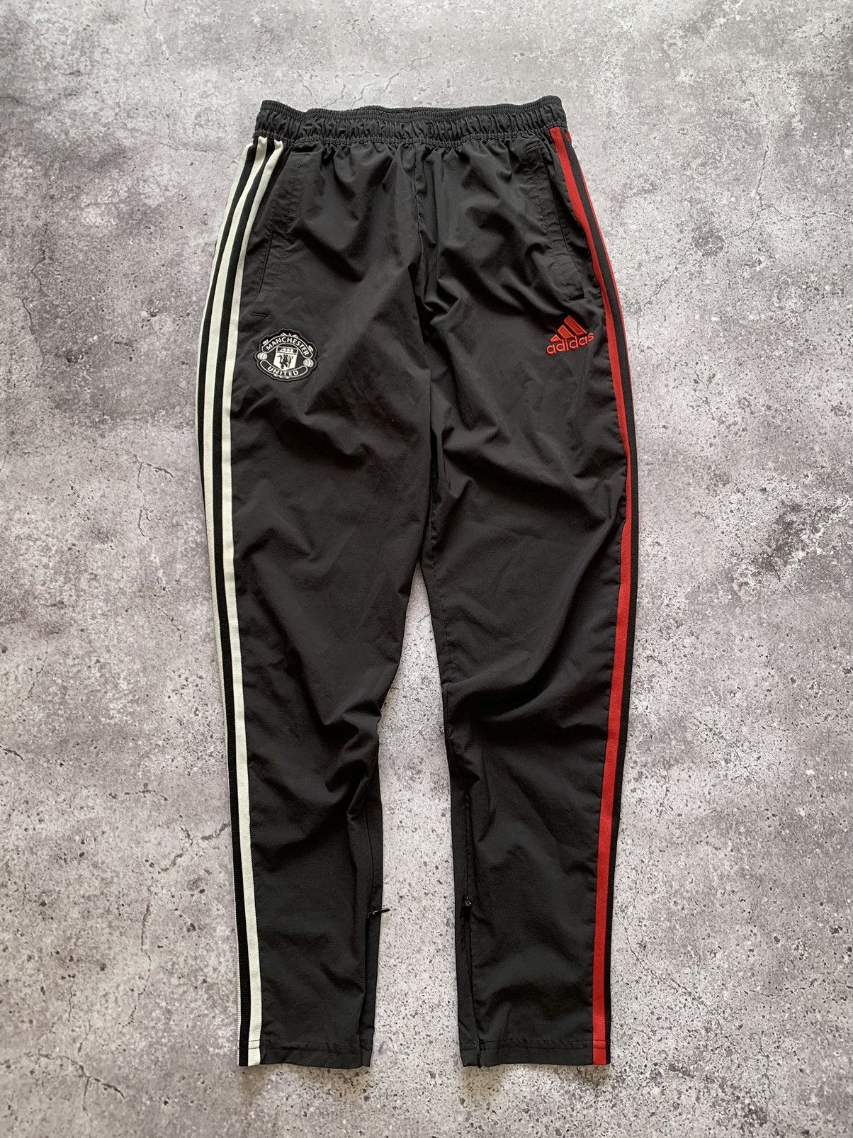 Adidas × Vintage 🔥ADIDAS MANCHESTER UNITED TRAINING SWEATPANTS TRACK PANTS Size US 32 / EU 48 - 2 Thumbnail